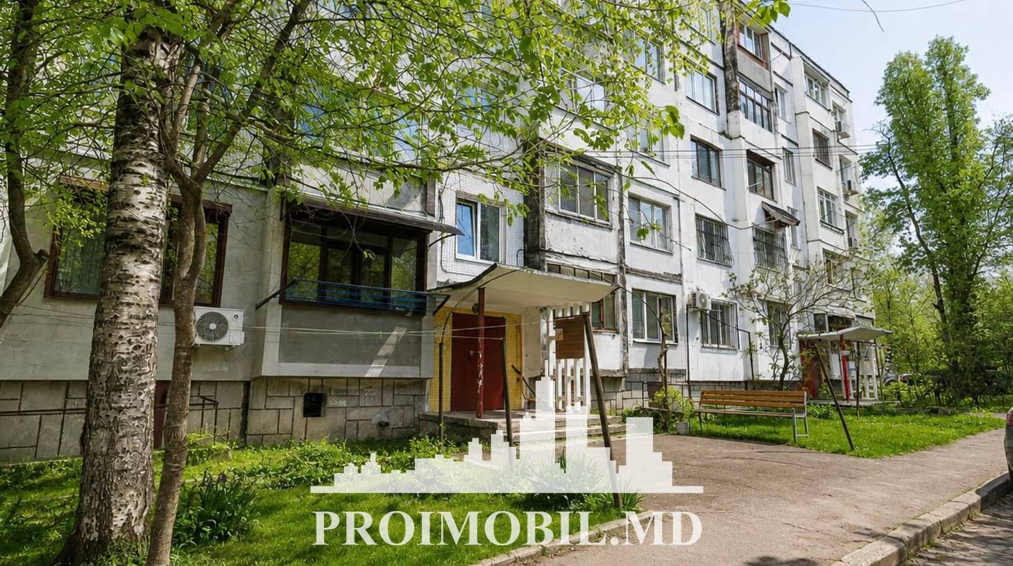 https://images.proimobil.md/_Jd0WK72CRUFH68yFztj-4elDrzXm77QeQ8MRRGGGDU/watermark:0.75:so:0:30:0.39/resize:fill:1460:816:1/gravity:ce/bG9jYWw6Ly8vZXN0YXRlL2xyLzgyYWYyMGJhLTMyOWQtNDRiNy1hYzQ0LThkYjBjYjJhMDEyOC5qcGVn