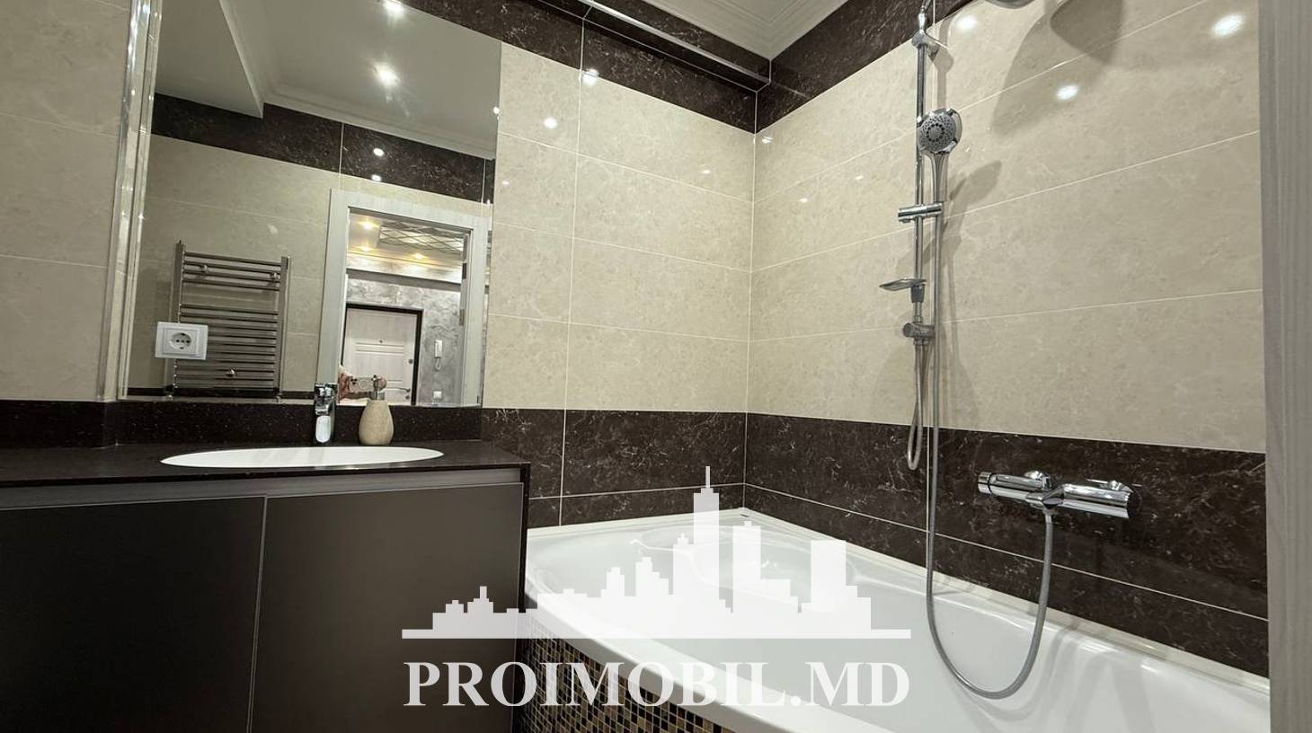 https://images.proimobil.md/_Kaoob2oavoqmQ_hAZFqqcJZr4HMAnBxW9KO7qkG6TQ/watermark:0.75:so:0:30:0.39/resize:fill:1460:816:1/gravity:ce/bG9jYWw6Ly8vZXN0YXRlL2xyLzBhZTMzMDA5LWI2YTUtNGQ0OS1iZDZiLTUzYTNiODhhZTBlOS5qcGVn