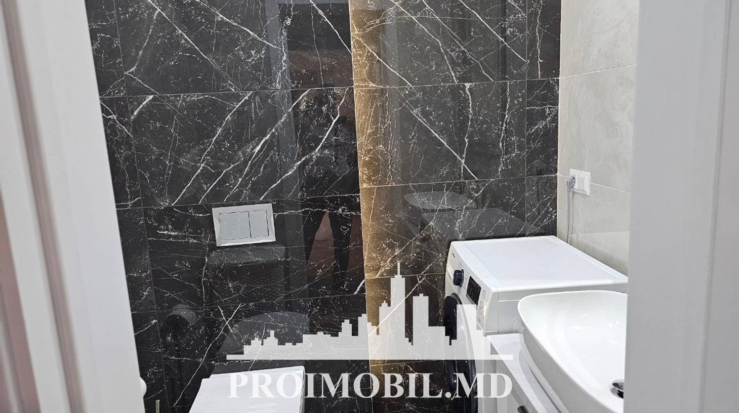https://images.proimobil.md/_Px9OmDGO2bQNSnl0EZcWpBV3N7-Eq2yKwK7UYg0M_Y/watermark:0.75:so:0:30:0.39/resize:fill:1460:816:1/gravity:ce/bG9jYWw6Ly8vZXN0YXRlL2xyLzU3MTc5ZGVlLTFmMTktNDc5Mi05ZDQ3LWQ0NTUyY2NiOGM4NS5qcGVn