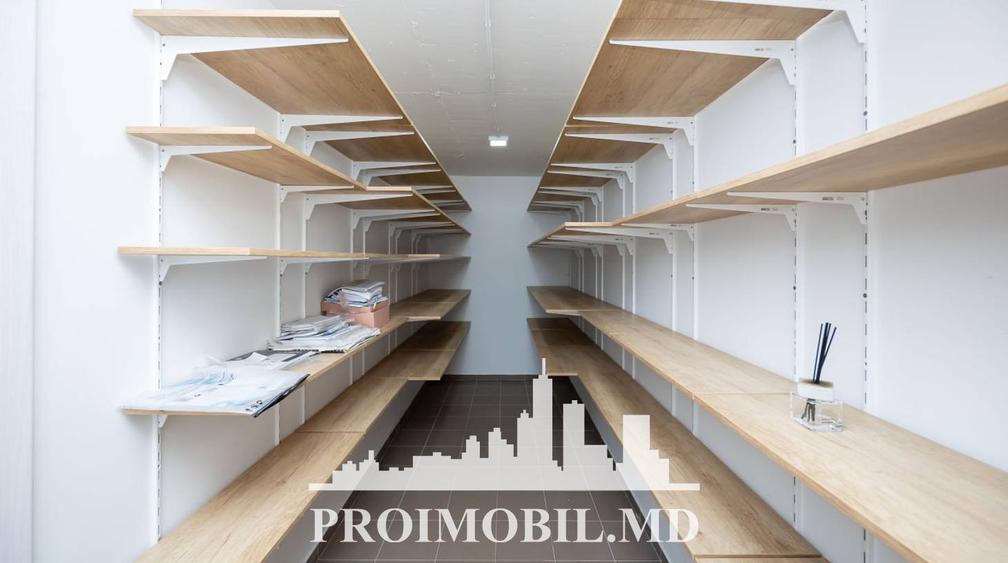 https://images.proimobil.md/_Pzi9tgQQYhkxjZR3zsz0_G36IO4tgEoPw7P9Mkf9Ro/watermark:0.75:so:0:30:0.39/resize:fill:1460:816:1/gravity:ce/bG9jYWw6Ly8vZXN0YXRlL2xyL2QyNzBiOTBiLWQ1Y2QtNDlhYi04MDE0LWVkNGEyMzQ5NGY1OS5qcGVn