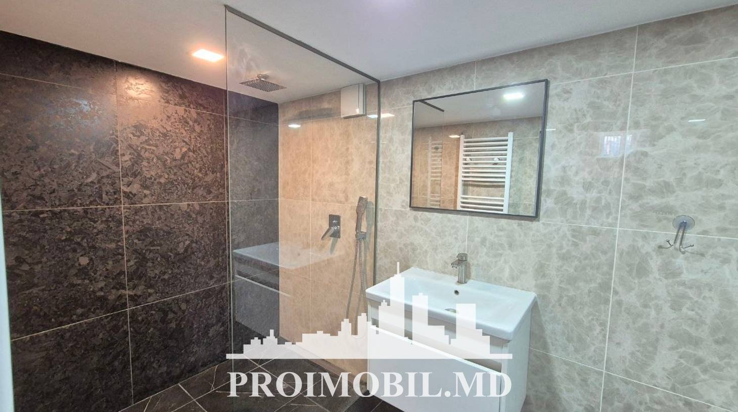 https://images.proimobil.md/_QgoJnlaG8cfQixzw7B7KnQ1ZOzgeVceGw3D8J--kYw/watermark:0.75:so:0:30:0.39/resize:fill:1460:816:1/gravity:ce/bG9jYWw6Ly8vZXN0YXRlL2xyLzRhYzZlMzk0LWViNDctNDUzYS05NDExLTBlZjQ3ZmFmY2VmMC5qcGVn