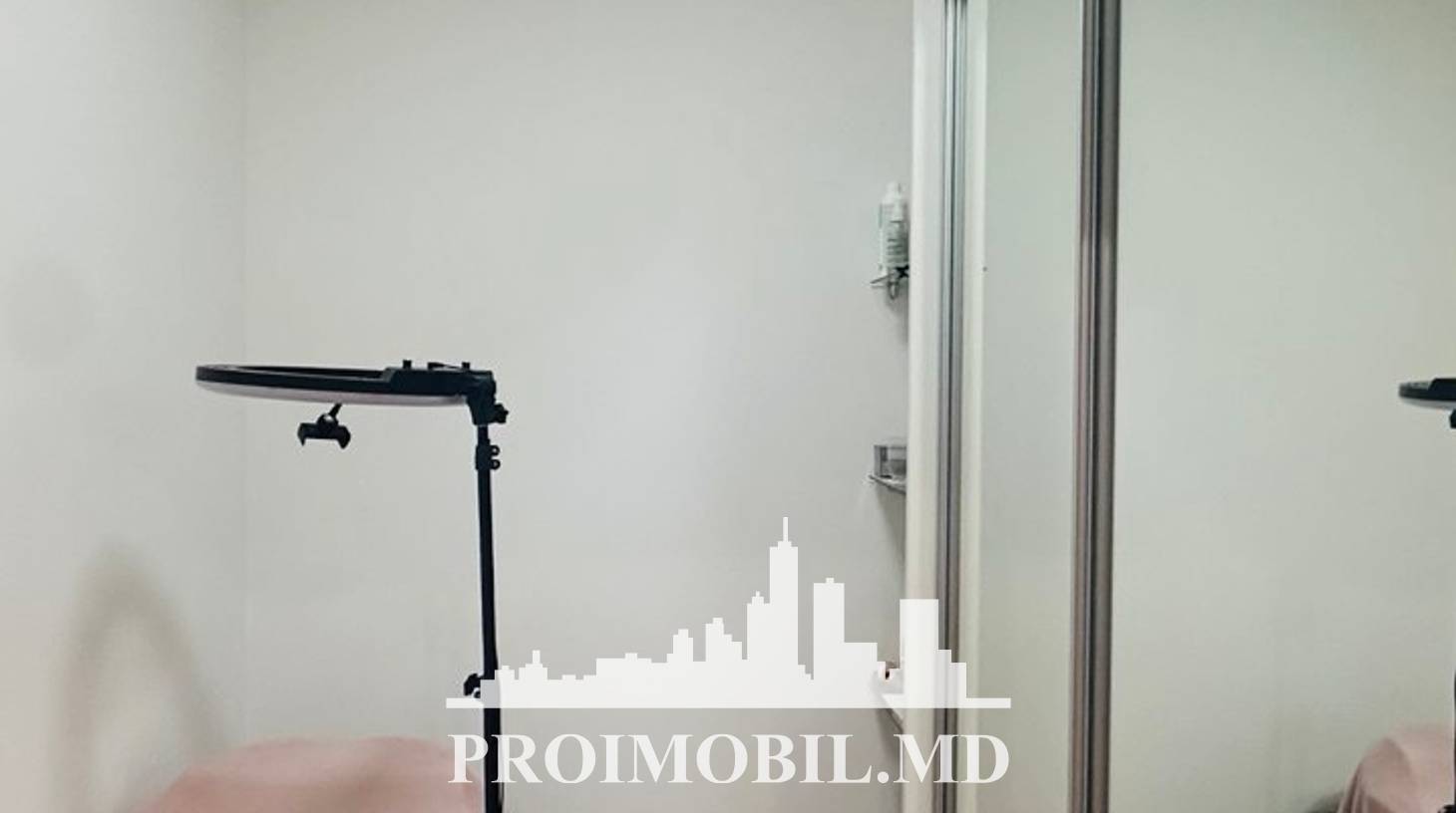 https://images.proimobil.md/_SuWP46EHFCxMAHLbgwJ33rnsGSJ4DhP3F2LGHnHJ5o/watermark:0.75:so:0:30:0.39/resize:fill:1460:816:1/gravity:ce/bG9jYWw6Ly8vZXN0YXRlL2xyL2EwM2U2N2MxLTc0NTYtNGM3Yy1hYzkwLTdlYzRlNWI0NjU1Mi5qcGVn