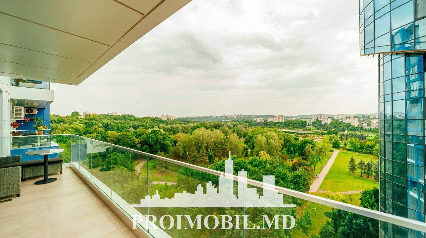 https://images.proimobil.md/_VfQKuFLCt9xA6cLcp56B9EZV0kczr3Zg6PD8bwwvG0/watermark:0.75:so:0:30:0.39/resize:fill:1460:816:1/gravity:ce/bG9jYWw6Ly8vZXN0YXRlL2xyL2U0ZWM3ZTI0LWIyMDgtNGRmZS05YTdkLTNiNTIzOWRiM2Q0Mi5qcGVn