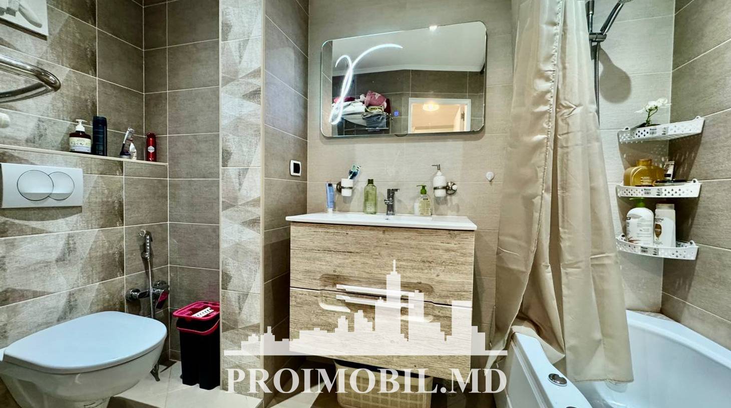 https://images.proimobil.md/_W85C6s1LIix-hT7Sd48ADG4e_P7mqE1xd8EwGxFDQo/watermark:0.75:so:0:30:0.39/resize:fill:1460:816:1/gravity:ce/bG9jYWw6Ly8vZXN0YXRlL2xyLzcyNTIxMWMwLWUxZDgtNDZiNy04YzcwLTVhMzc2MzcxODY1NC5qcGVn