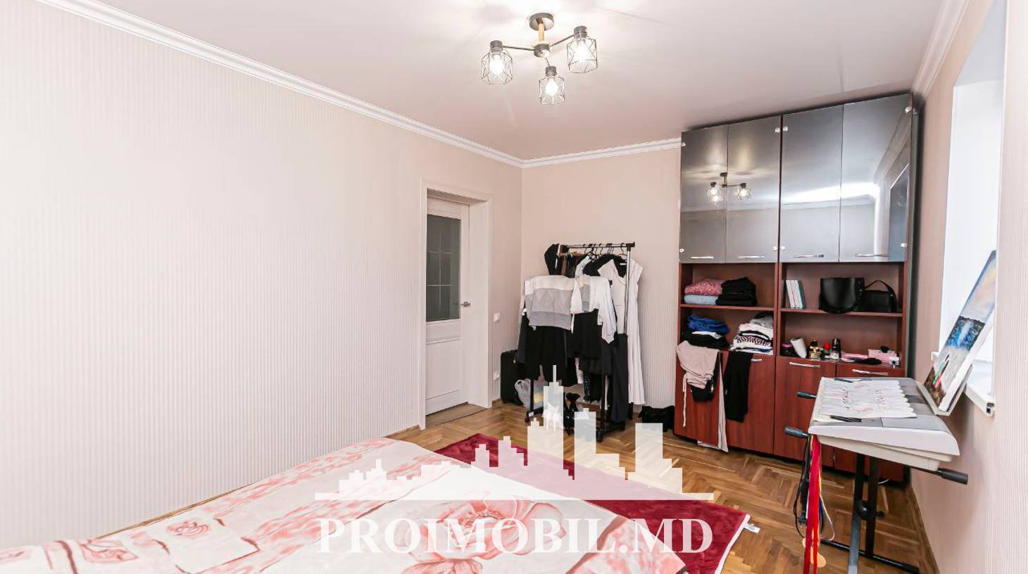 https://images.proimobil.md/_W8v6Cwt-ML4-fjiNICmmsOeyhDoV0wLrbiqfO6wGq0/watermark:0.75:so:0:30:0.39/resize:fill:1460:816:1/gravity:ce/bG9jYWw6Ly8vZXN0YXRlL2xyLzFlYmQzNjEyLTEzNDEtNDFjOC1hNDc1LTFlYWNhNTFhYWI0YS5qcGVn