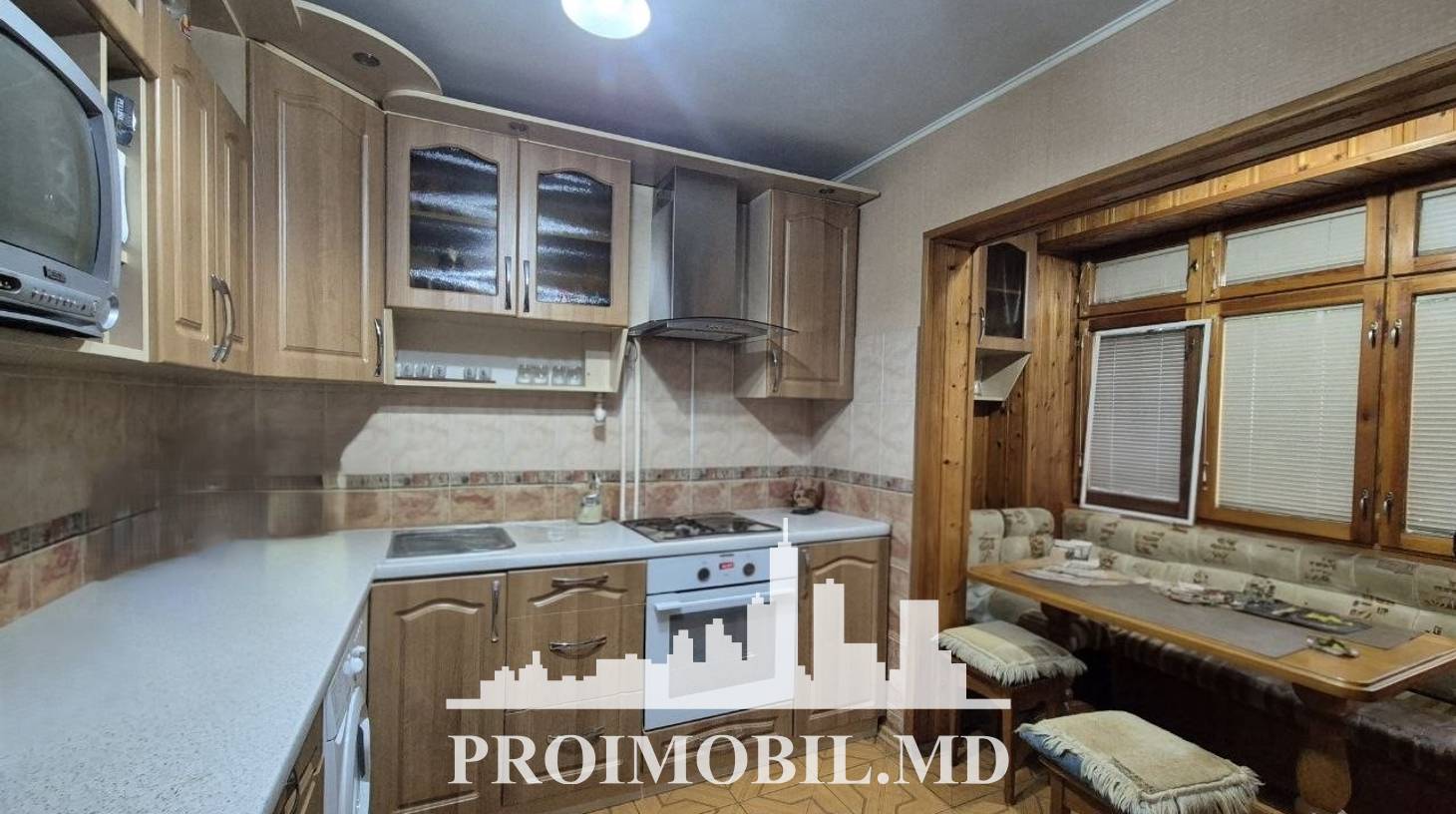 https://images.proimobil.md/_WI2dQ81TRczw5dg5mfLqDlrxSIOrZdXlP2HEwbr650/watermark:0.75:so:0:30:0.39/resize:fill:1460:816:1/gravity:ce/bG9jYWw6Ly8vZXN0YXRlL2xyLzU4OGZjOWVjLWI2MzMtNDQ0Ny04NjZkLTZiMTg5MzE4YjQ3ZC5qcGVn