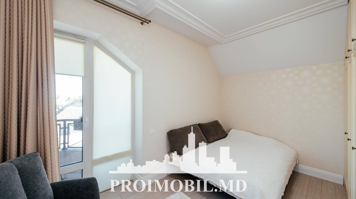 https://images.proimobil.md/_YD_knzR-mKRlTIl58yNvoJN837dOyPEe9eBOsB5o5w/watermark:0.75:so:0:30:0.39/resize:fill:1460:816:1/gravity:ce/bG9jYWw6Ly8vZXN0YXRlL2xyL2FiMTk1MjM1LWExY2QtNGNmNi04NjZlLWQ2ZDMxZGE1ZDZlMy5qcGVn