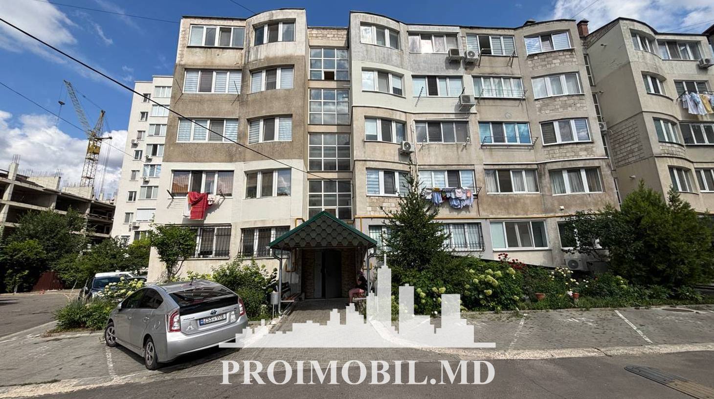 https://images.proimobil.md/__8otJBBnrQaa63-qKsOZoeYmjB9NydvZ1ETXbBHJUU/watermark:0.75:so:0:30:0.39/resize:fill:1460:816:1/gravity:ce/bG9jYWw6Ly8vZXN0YXRlL2xyL2UzYjM1ZTQ1LTVkYzQtNDY1OC1iMmFmLTU4YTNjYjkwMWM5Zi5qcGVn