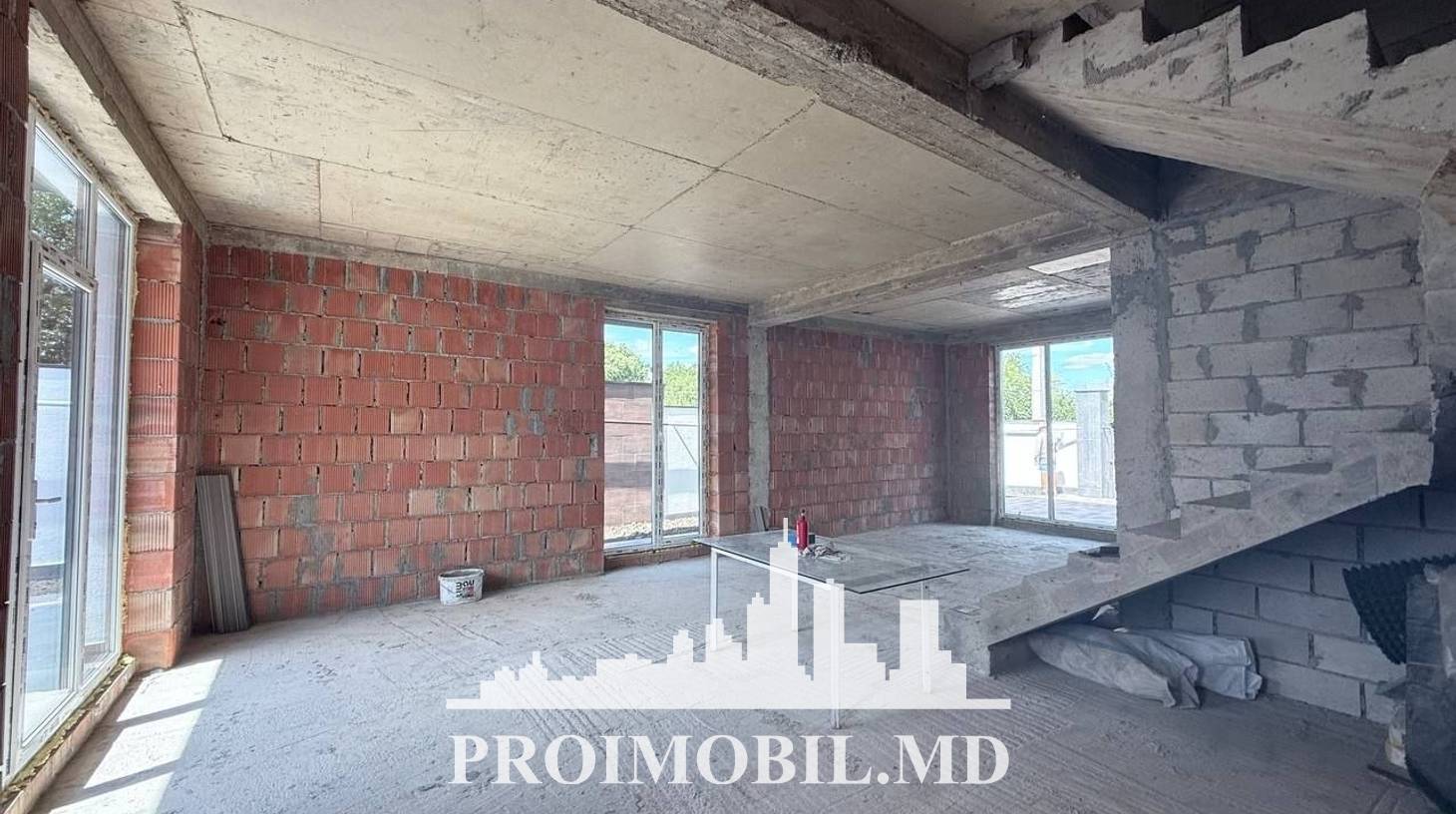 https://images.proimobil.md/__ENy9hHa4c2lxwA1Jy2uPbwsZuLmhVJLNWE3RF5OGc/watermark:0.75:so:0:30:0.39/resize:fill:1460:816:1/gravity:ce/bG9jYWw6Ly8vZXN0YXRlL2xyL2RhZTZhZGExLTFjMTMtNGU5My04NTVhLTFjMjYyN2U2Zjg1MS5qcGVn