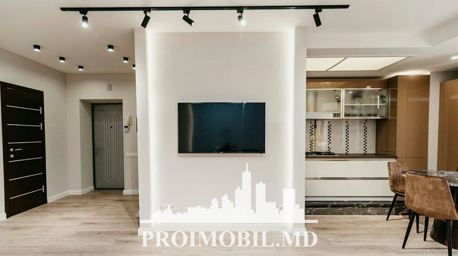 https://images.proimobil.md/_bVvE8ReJTsXCnoINd8qX0oQyfAlYojlGqB8-Z3tL_g/watermark:0.75:so:0:30:0.39/resize:fill:1460:816:1/gravity:ce/bG9jYWw6Ly8vZXN0YXRlL2xyLzJjMzQzMTQyLWIxMjUtNDRkNy04ZjBhLWI4NzE1MGYxOGEwNi5qcGVn