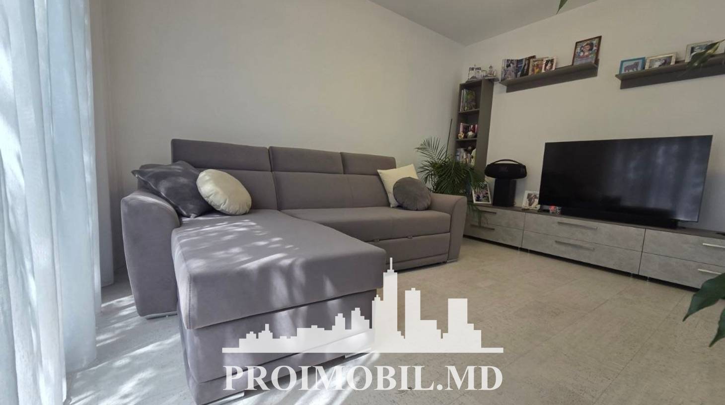 https://images.proimobil.md/_emEeZ0hR1F27LYGvXlHT8-HgCe3t_fYlSNX1MNtOUk/watermark:0.75:so:0:30:0.39/resize:fill:1460:816:1/gravity:ce/bG9jYWw6Ly8vZXN0YXRlL2xyLzZmODY0OTZjLTA1NjktNGFiNi1iMmIxLTRiOTc2MmZiZTExZC5qcGVn