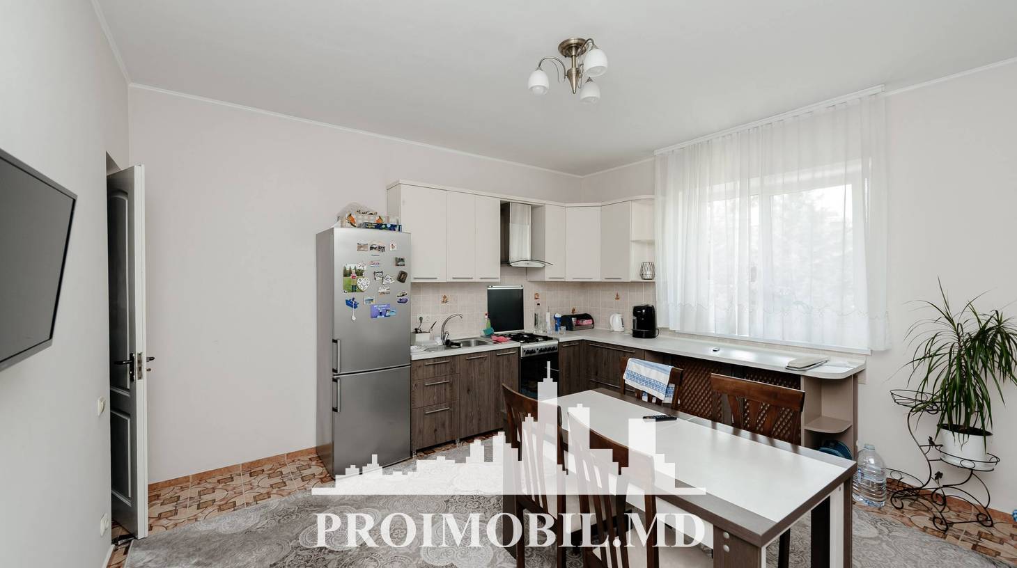 https://images.proimobil.md/_fO_sHlw1dhQ1HGas0XBUvi0LJ4E21AU7lie_T7r5LQ/watermark:0.75:so:0:30:0.39/resize:fill:1460:816:1/gravity:ce/bG9jYWw6Ly8vZXN0YXRlL2xyLzllMTRjMjJhLTY5NzYtNDRhYy1hMWM3LWY0MTA4ODlmZTc2MC5qcGVn