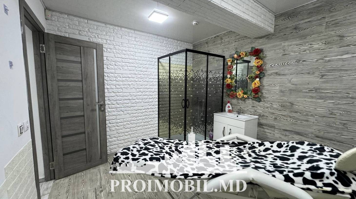 https://images.proimobil.md/_fVRgYKAizpcNNEG2HDWIB7AAFhjs8nmQMVxLhC3vJU/watermark:0.75:so:0:30:0.39/resize:fill:1460:816:1/gravity:ce/bG9jYWw6Ly8vZXN0YXRlL2xyLzRmNmIwMmU3LTRjYjUtNGRiYy05YjBiLTNlZGUxYTViMDU4MC5qcGVn