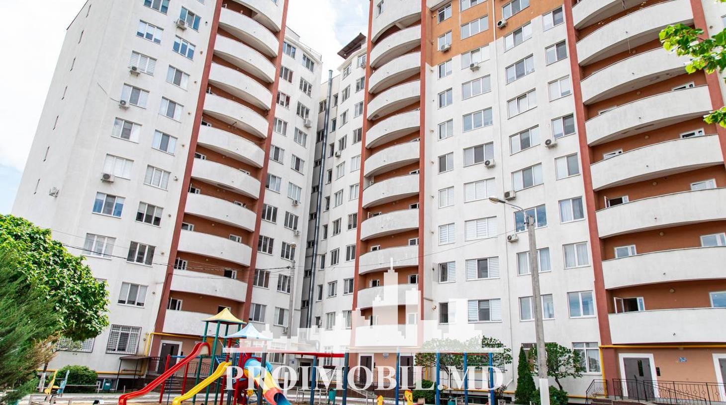 https://images.proimobil.md/_ikBBgCwE3v8LItfKZ3NiikNZba9pzfn7bNk9OwyaMg/watermark:0.75:so:0:30:0.39/resize:fill:1460:816:1/gravity:ce/bG9jYWw6Ly8vZXN0YXRlL2xyLzMwMzdmOTY0LTExNjEtNDE5ZS05NGQzLTlhZTExZjk4ZjUzMC5qcGVn