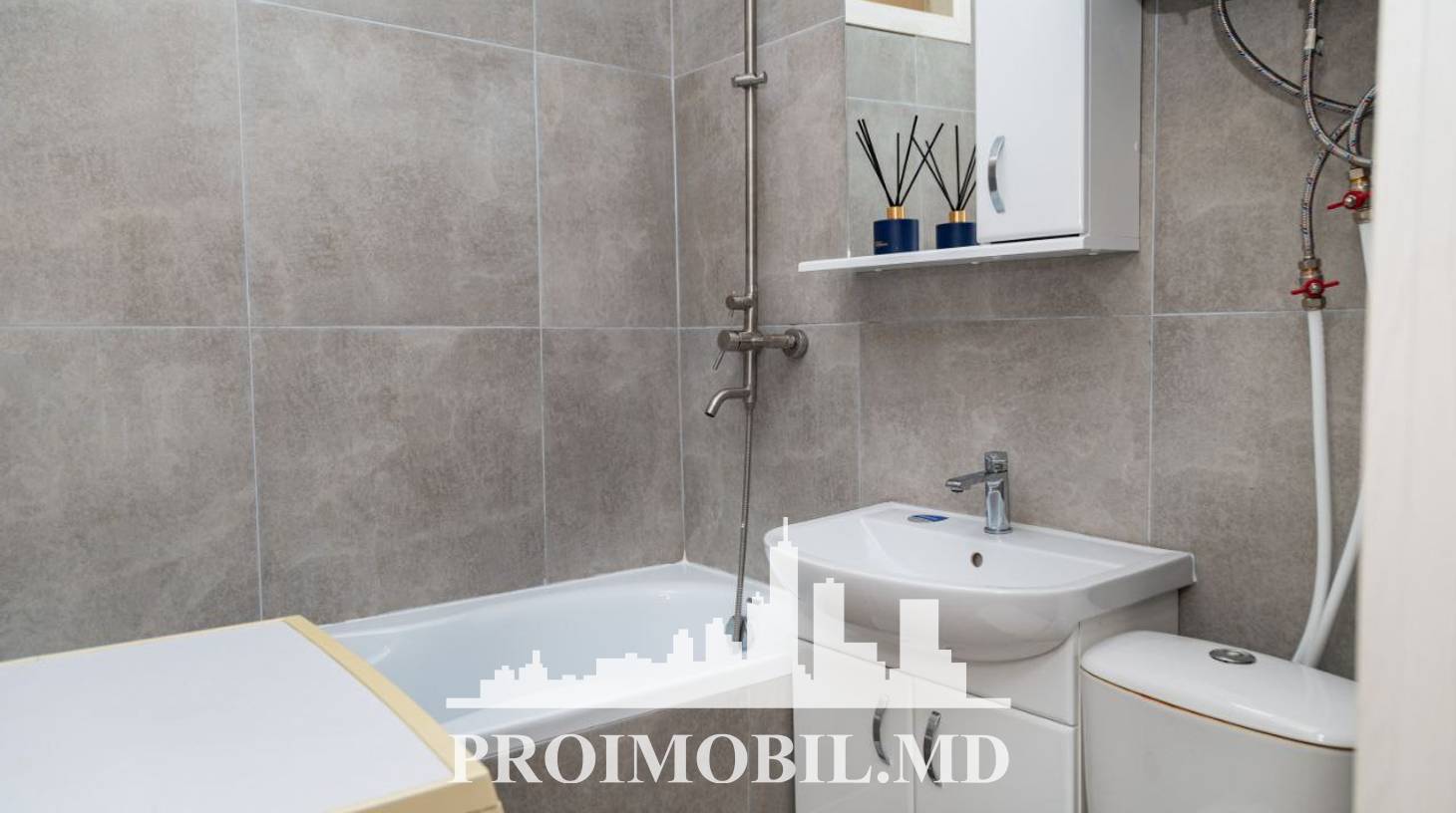 https://images.proimobil.md/_jzVakhQ4XPIOPHlVStXq16IPxyh_1v3VxMH4gsWEN8/watermark:0.75:so:0:30:0.39/resize:fill:1460:816:1/gravity:ce/bG9jYWw6Ly8vZXN0YXRlL2xyL2JlNmMxZDQyLTdjNGUtNDU0My04MzQ4LTljN2MyYmVmYmI1ZC5qcGVn