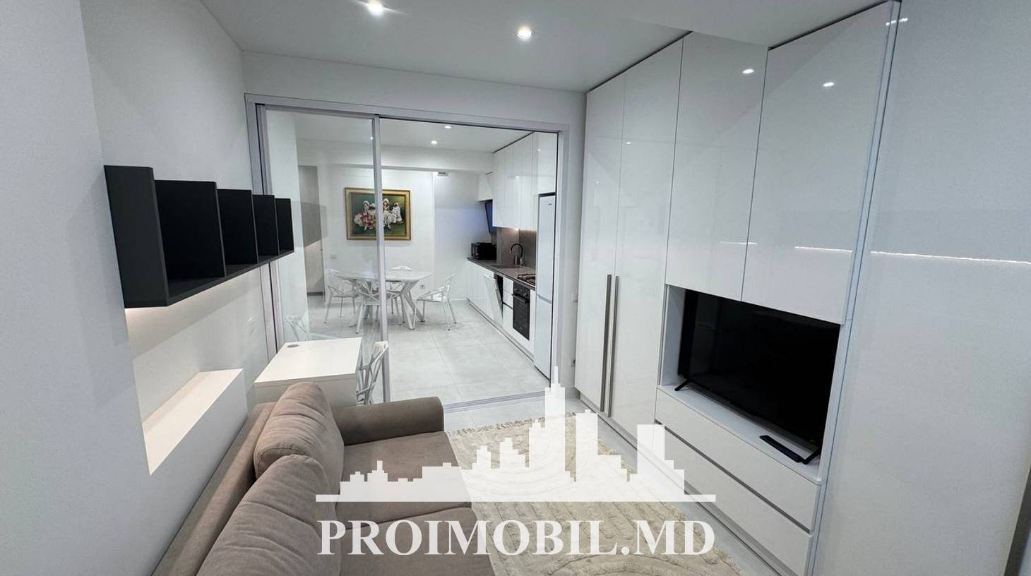 https://images.proimobil.md/_mV_pOdmH_1vY0kC3UbidVU05M4G2RC4HdxClHX_STQ/watermark:0.75:so:0:30:0.39/resize:fill:1460:816:1/gravity:ce/bG9jYWw6Ly8vZXN0YXRlL2xyL2QyZTk0NGRjLTYyMTQtNDkxNi1hZDBjLTUyODEzYzI4M2FmMC5qcGVn