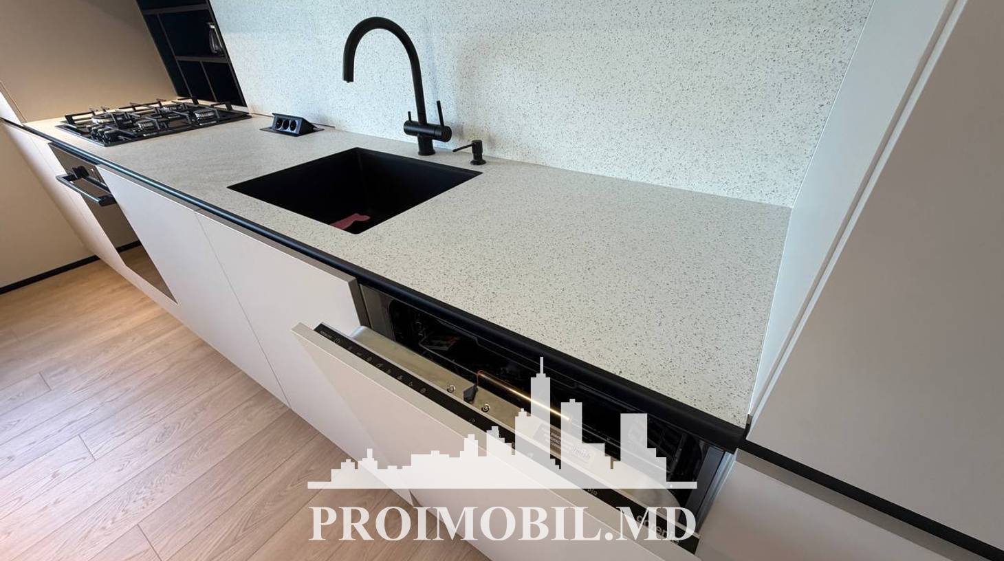 https://images.proimobil.md/_r8kIVWJa4x3gaAXa-Y2AOE_EGxkeLBgY0RPazF_F0M/watermark:0.75:so:0:30:0.39/resize:fill:1460:816:1/gravity:ce/bG9jYWw6Ly8vZXN0YXRlL2xyLzU0MjdmMTk2LWIyY2UtNGYyZS05N2ZmLWZkMzYwYmE2YWUwYS5qcGVn