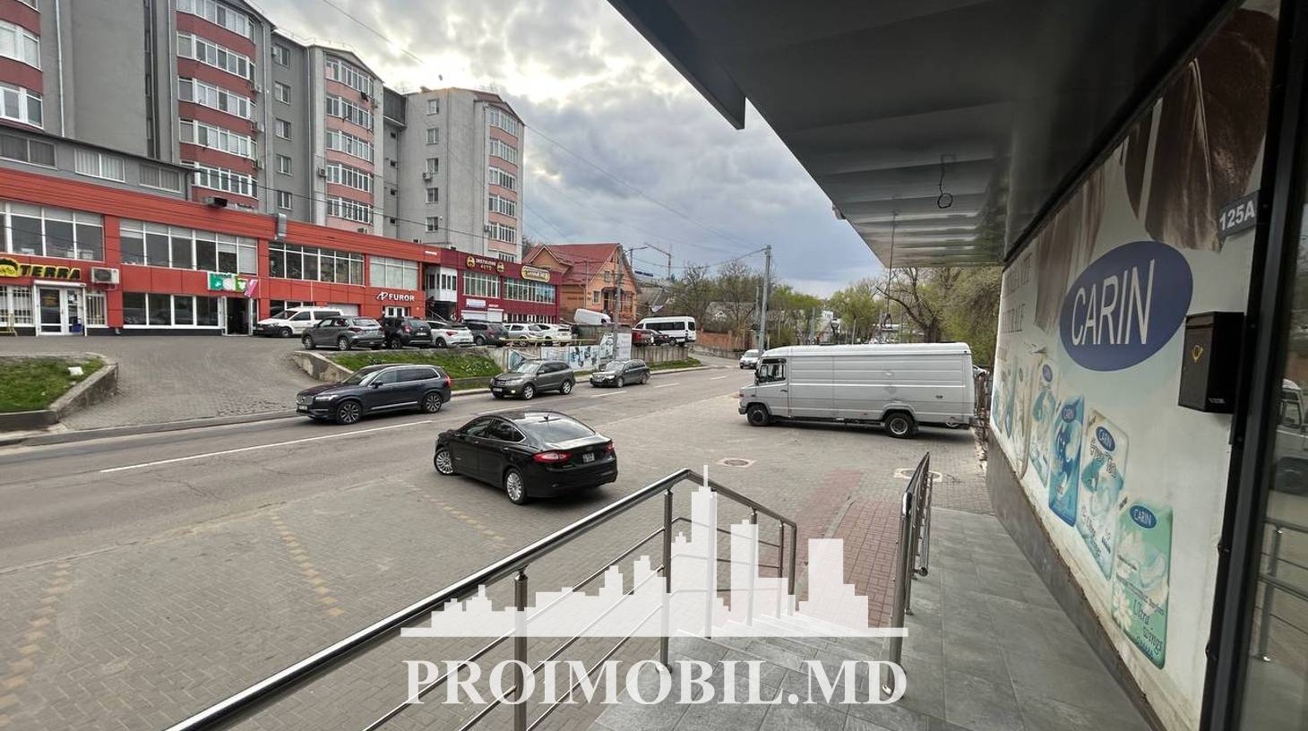 https://images.proimobil.md/_wRaLDEo3udvhgHA-QXI_fmMB4lfVo2BtpqLC9I_dkQ/watermark:0.75:so:0:30:0.39/resize:fill:1460:816:1/gravity:ce/bG9jYWw6Ly8vZXN0YXRlL2xyLzI5ZGIyNjcyLTc0NjktNDdmNS1iNDRkLWE2YmJhYTU2NDA2NC5qcGVn