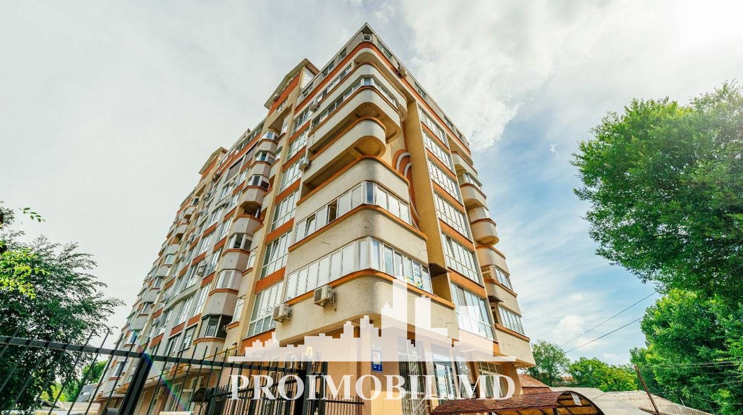 https://images.proimobil.md/_xHJ4fBW91ahvCbkpciVRLj5cFMScyQOytZlxgQa8f0/watermark:0.75:so:0:30:0.39/resize:fill:1460:816:1/gravity:ce/bG9jYWw6Ly8vZXN0YXRlL2xyLzFjZjkwODU3LWMzOWMtNDNmYy1iN2YyLTFjM2YwMWZjYjI0Ni5qcGVn