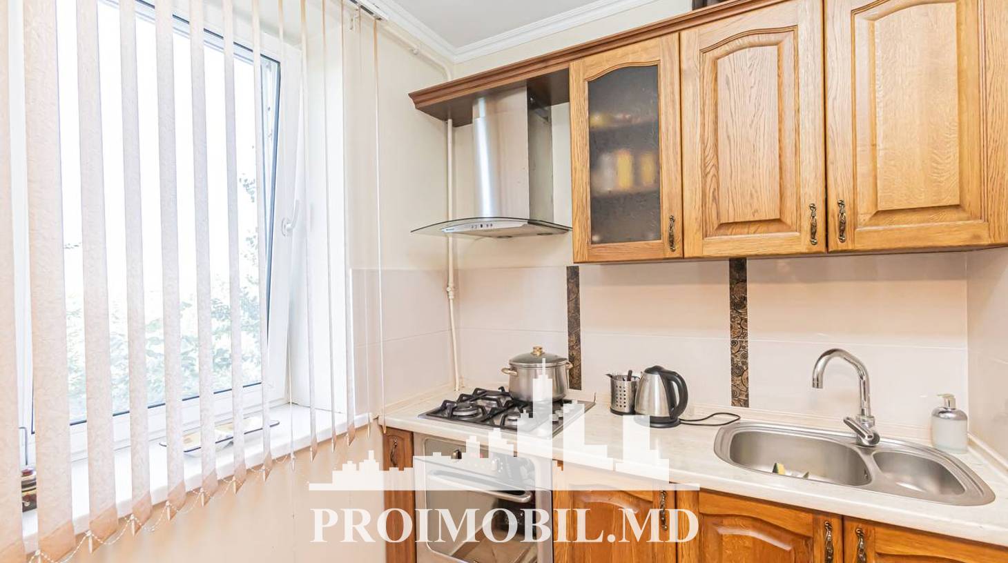https://images.proimobil.md/_y0JiQgok3VgFcgYM5JRDf2jJ6hxCkXp__B6ECy0azQ/watermark:0.75:so:0:30:0.39/resize:fill:1460:816:1/gravity:ce/bG9jYWw6Ly8vZXN0YXRlL2xyLzdiNTUzOTM1LWY4NjUtNDI4Ni04YTk2LTZjOWFlMzQwMzkwOC5qcGVn
