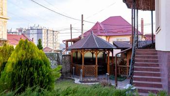 https://images.proimobil.md/a-P6hkwMdiXZR9mnHvs-hkxJeyqd0mA3xFH6GiDpPHk/resize:fill:350:198:1/gravity:ce/bG9jYWw6Ly8vZXN0YXRlL2xyLzljNTUwOGEwLTAwMmYtNGY0Yi04ZTI1LTcyYWU4MGYwOTczZi5qcGVn