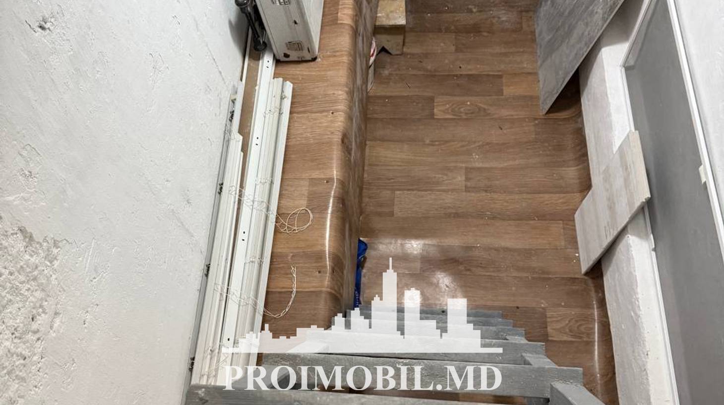 https://images.proimobil.md/a0O9nstSXOrO7xsu2YIR24SYIsteDmpgE4Y8MTywaEc/watermark:0.75:so:0:30:0.39/resize:fill:1460:816:1/gravity:ce/bG9jYWw6Ly8vZXN0YXRlL2xyLzJiMDQxOTA4LTM4MmEtNGVhMy1iNTg2LTA3ZDQyMzVhNmM2YS5qcGVn