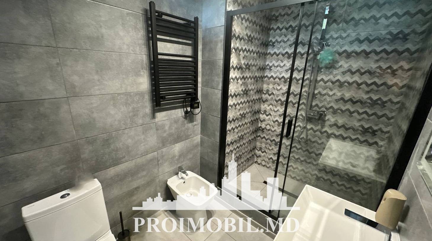 https://images.proimobil.md/a0OYTejxL67F76JIYTN4W82-y0antQjUKFxVhW3tQbI/watermark:0.75:so:0:30:0.39/resize:fill:1460:816:1/gravity:ce/bG9jYWw6Ly8vZXN0YXRlL2xyL2UzMTBmMTM3LWJiMTUtNDRjYS1iZjIzLWNkZGRhNGIxOTc5ZC5qcGVn