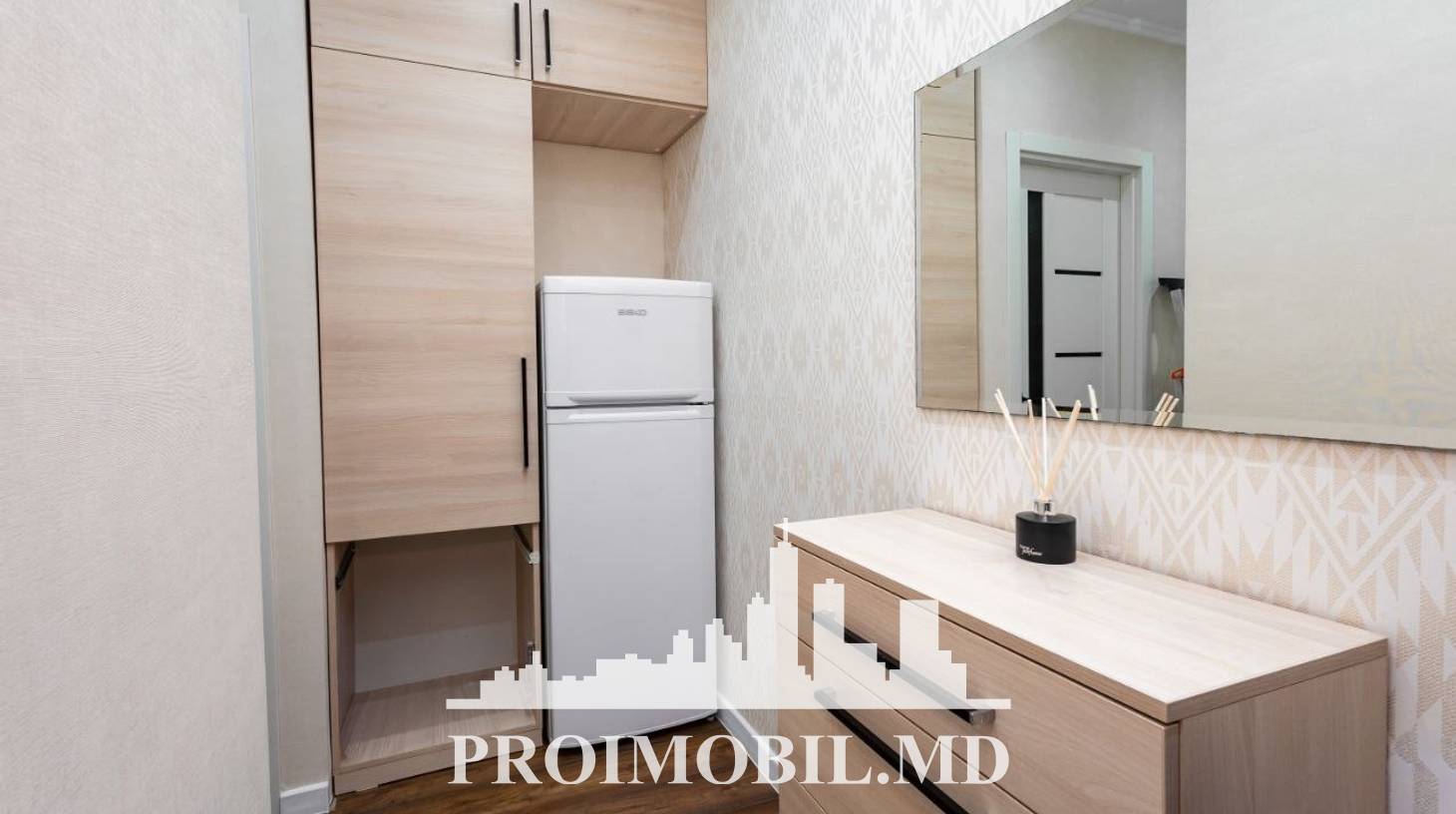 https://images.proimobil.md/a1Y0Zax6ppziiix7CymFIVS2RnZ6GUE9ifq-yQYJKNk/watermark:0.75:so:0:30:0.39/resize:fill:1460:816:1/gravity:ce/bG9jYWw6Ly8vZXN0YXRlL2xyLzg3NjVkMTc1LTA3NjQtNGM4YS1hMGU2LWIyOTM4OTk1YTVkMy5qcGVn