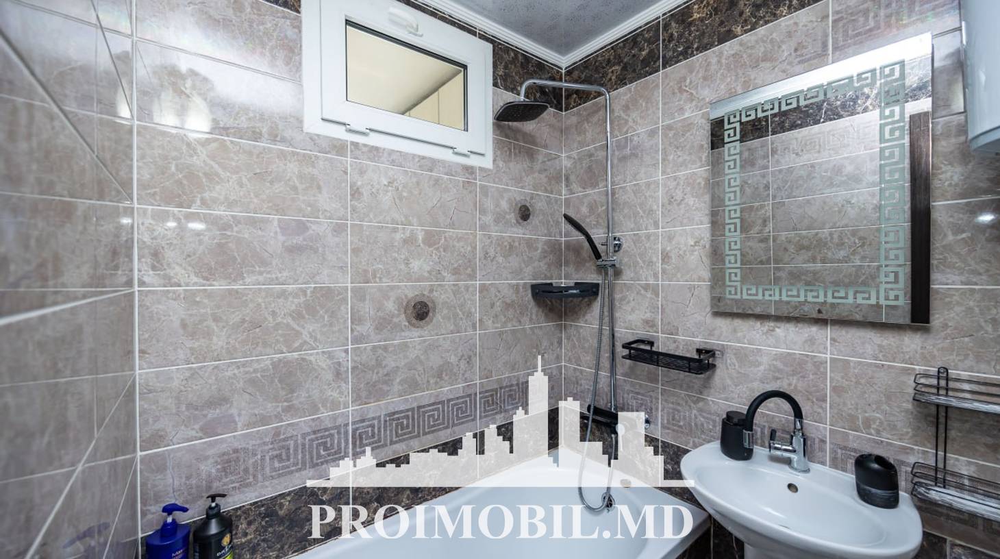 https://images.proimobil.md/a4-Q8cMXhzeyTAn5d3R-rJI2xYglmmHT5HYfGyBEMpg/watermark:0.75:so:0:30:0.39/resize:fill:1460:816:1/gravity:ce/bG9jYWw6Ly8vZXN0YXRlL2xyLzlkOTUwNzVlLTdmNmYtNDJjMi04NDMzLTFkOGM0YmU0YjdhZC5qcGVn