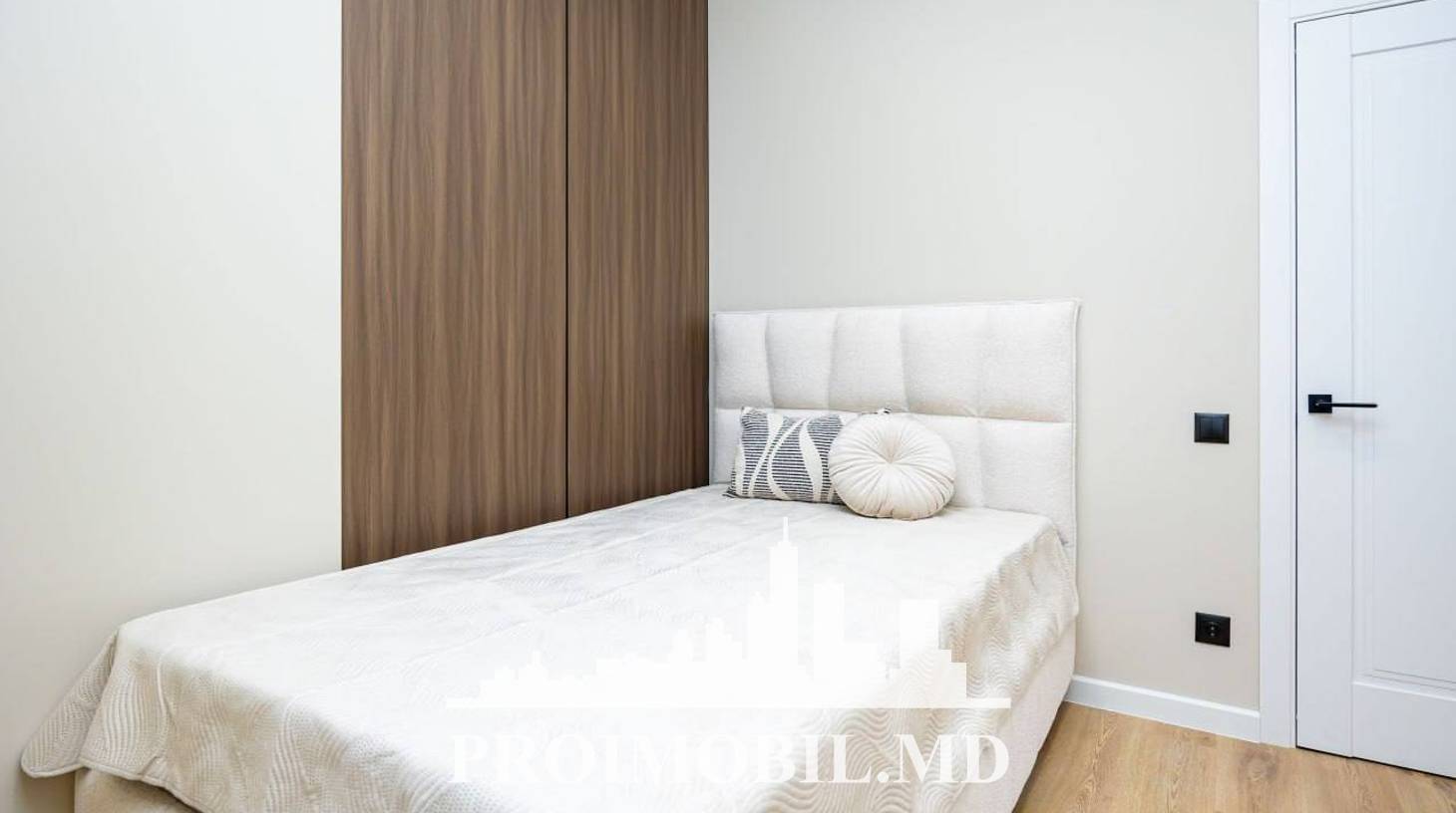 https://images.proimobil.md/a43ss_ZAUdd_c2Pw4x1cwlF8-YP1wRYjxPZKU6wnxfQ/watermark:0.75:so:0:30:0.39/resize:fill:1460:816:1/gravity:ce/bG9jYWw6Ly8vZXN0YXRlL2xyL2MwMTBkZTE1LTU3NzEtNDE3Yi1iYTI4LTU1YjZmM2I0ZTQ1MS5qcGVn