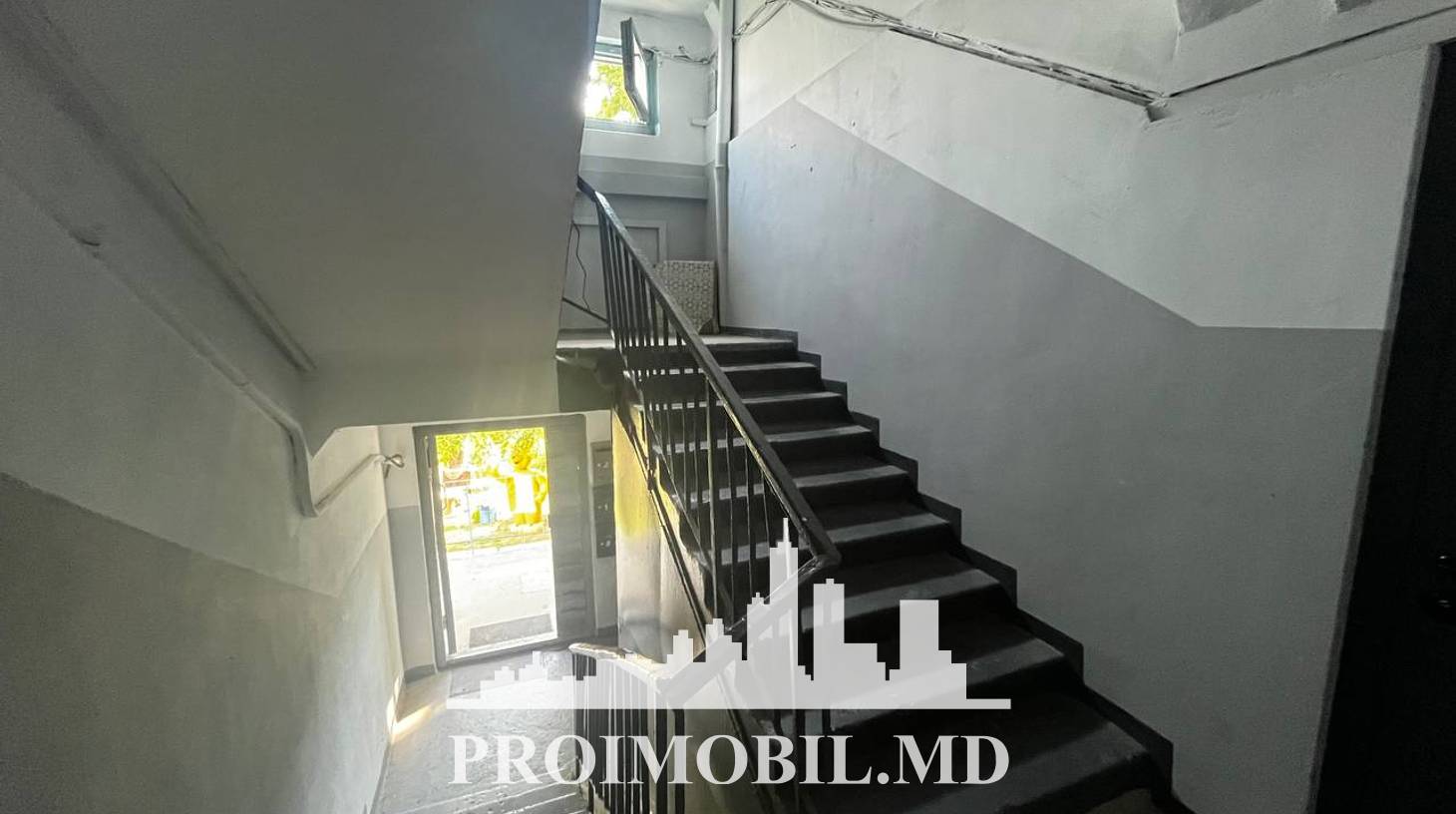 https://images.proimobil.md/a9S0nrGK77g3qu0zK3zkl662MTpB_sWYhKDKDF-FTM0/watermark:0.75:so:0:30:0.39/resize:fill:1460:816:1/gravity:ce/bG9jYWw6Ly8vZXN0YXRlL2xyLzk4YWIyYmY4LTcyMGUtNGI5My1hMWJmLTVjODdiNjBjYTc5Yy5qcGVn