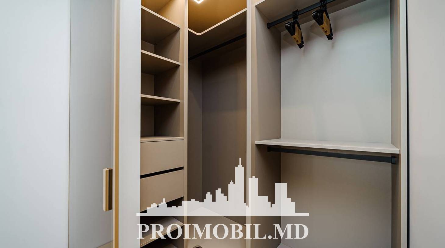 https://images.proimobil.md/aE-9NHwa6myhofTHZ0lkrehuzSeMzut1ENj65bxDG4s/watermark:0.75:so:0:30:0.39/resize:fill:1460:816:1/gravity:ce/bG9jYWw6Ly8vZXN0YXRlL2xyLzYwNWM0ZGM3LTg0MTMtNGM2Yy04MzljLTBmMjE1Y2NiYWFjMy5qcGVn