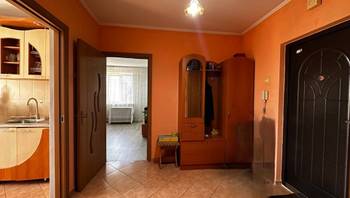 https://images.proimobil.md/aEUAeLKXMMK9k1H1HgLXFoTHJdKl99adyQ33cSooaZk/resize:fill:350:198:1/gravity:ce/bG9jYWw6Ly8vZXN0YXRlL2xyLzlmOTYwZjI1LTExNWEtNGFlOS05M2ZmLTA3ZTNhOTY1MmM3Mi5qcGVn