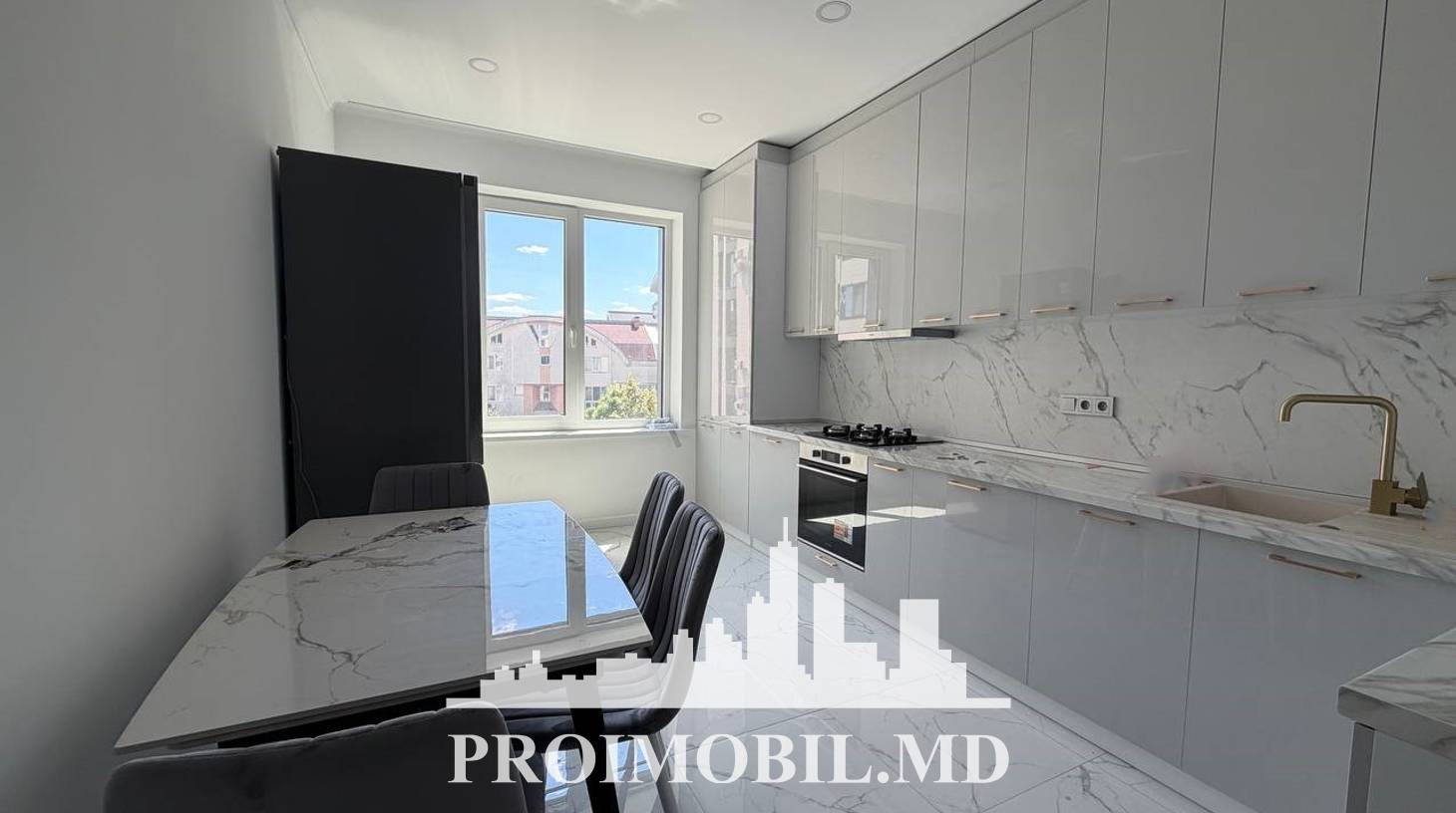 https://images.proimobil.md/aI7ZlPbXHbQ02f35OI0D9IyJPHWbQbLJHKBn0A8oHJE/watermark:0.75:so:0:30:0.39/resize:fill:1460:816:1/gravity:ce/bG9jYWw6Ly8vZXN0YXRlL2xyLzIyNjA1NTkxLWZiNTMtNDA3OS1iZWEwLTZkYTM3ZjZiYzkzZS5qcGVn