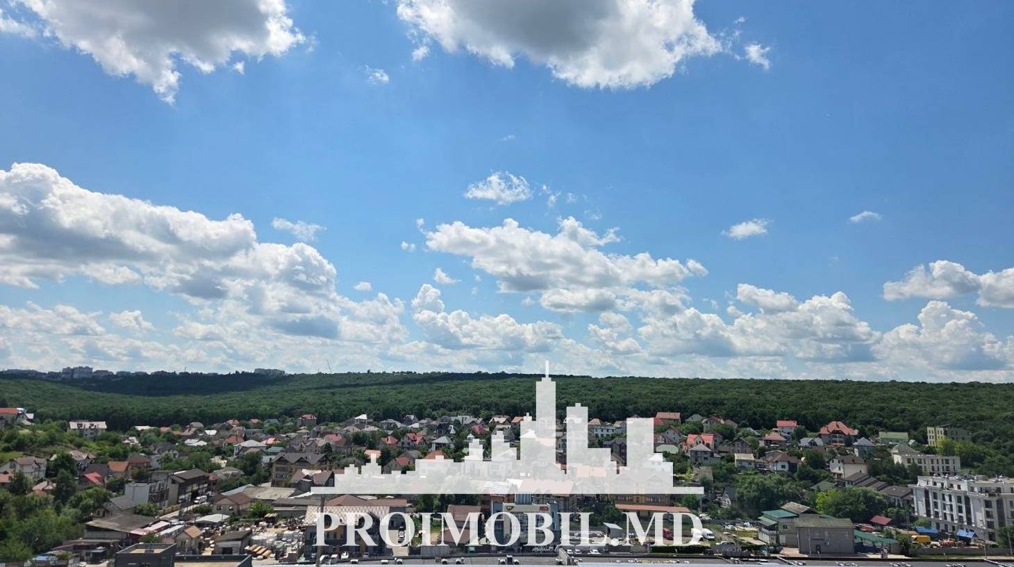 https://images.proimobil.md/aMx9Q9seOCDjHuElrF4XCqtlyFuZZVvTUPfL1CDJjPk/watermark:0.75:so:0:30:0.39/resize:fill:1460:816:1/gravity:ce/bG9jYWw6Ly8vZXN0YXRlL2xyLzA2YWQzNjI1LWVlYTktNDBlZC1iNzM1LTk4MDE0NWYwZDI0MC5qcGVn
