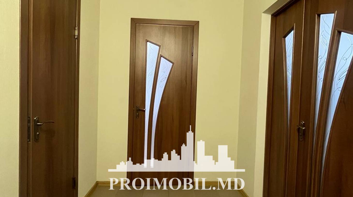 https://images.proimobil.md/aNE_7Cv1zL6qMu_uk3NTA3uhXIf5IIOLIP_BjZmB9qM/watermark:0.75:so:0:30:0.39/resize:fill:1460:816:1/gravity:ce/bG9jYWw6Ly8vZXN0YXRlL2xyLzRlMjZhZDdkLWMwNjYtNDc4Mi04YTMzLTkxYTg4MTgzMmM5NC5qcGVn