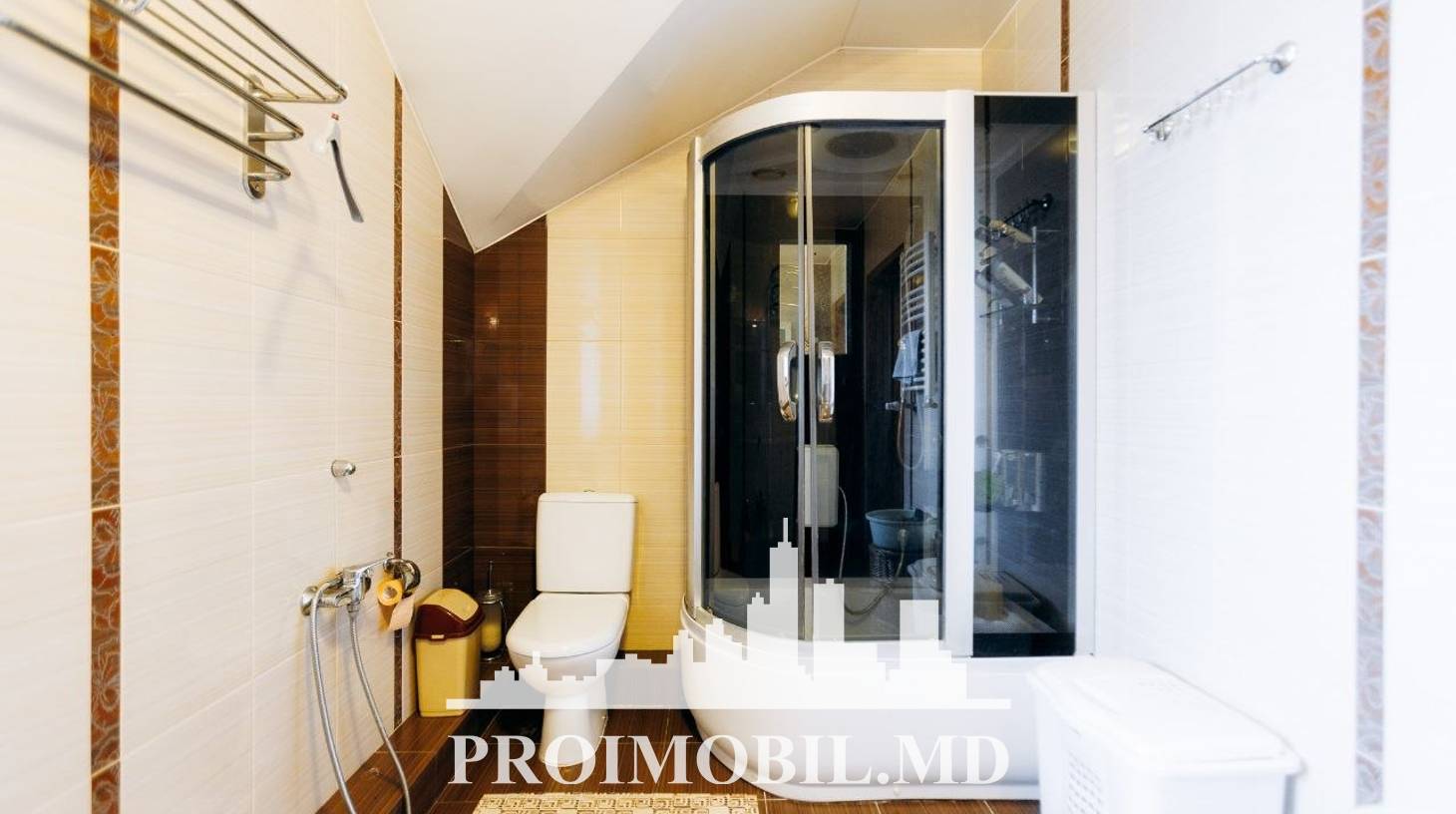 https://images.proimobil.md/aOmuySEs3imFVCAR5pxcRCLvpO2laUIjNjCm2HpI8cs/watermark:0.75:so:0:30:0.39/resize:fill:1460:816:1/gravity:ce/bG9jYWw6Ly8vZXN0YXRlL2xyL2Q1ZWIwYTFhLTY2N2EtNGM4ZS1hYWVkLTVjOGY1M2E3YTM3Ny5qcGVn