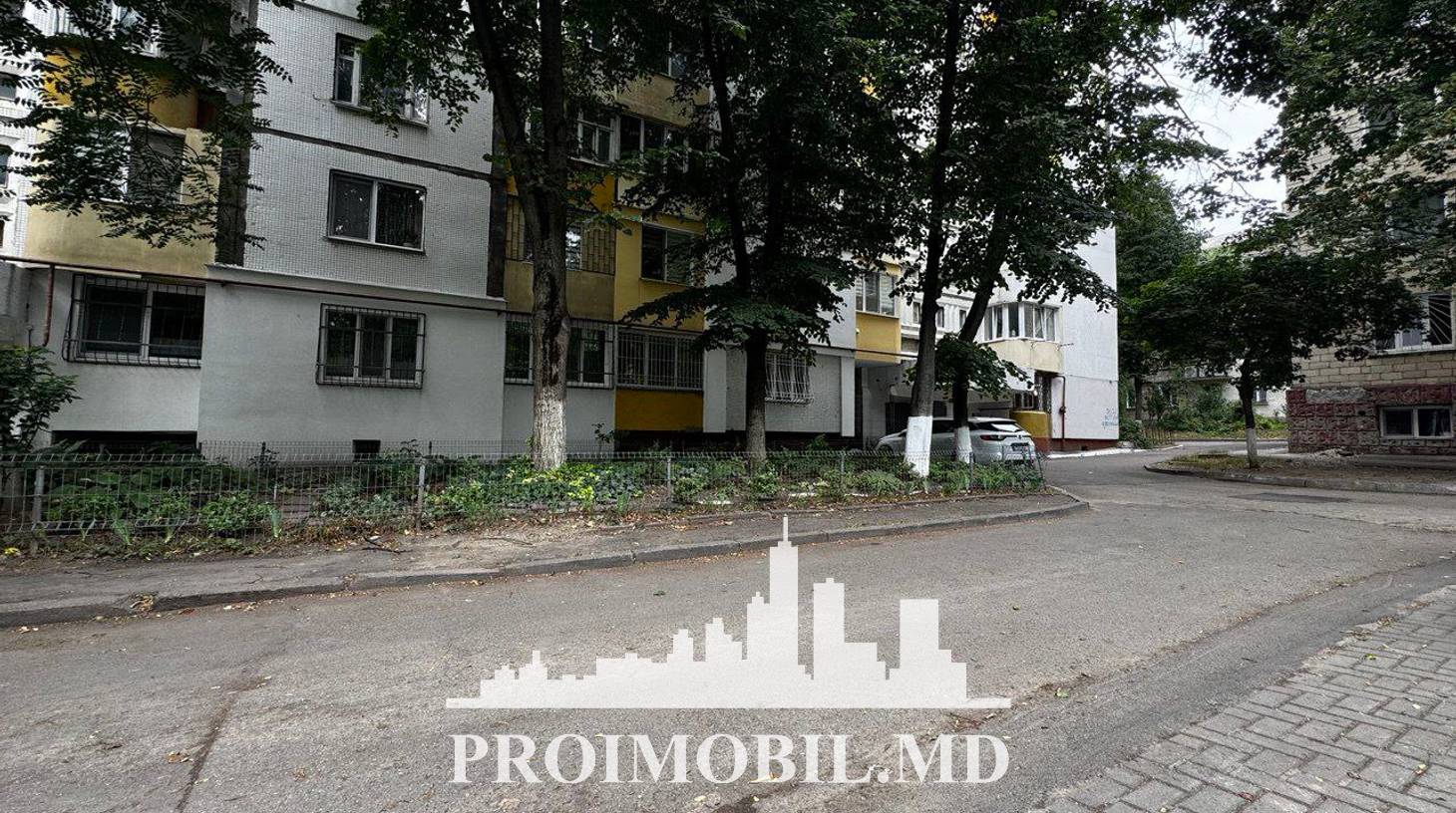 https://images.proimobil.md/aQCQcVCn77BIb32vScHskRGrqrMXECZXf6ZOe-jJd0o/watermark:0.75:so:0:30:0.39/resize:fill:1460:816:1/gravity:ce/bG9jYWw6Ly8vZXN0YXRlL2xyLzMyNTcyMTc5LTA2OGEtNDEzZi1hNzEzLWQ1MjE0YjdmZGUxMS5qcGVn