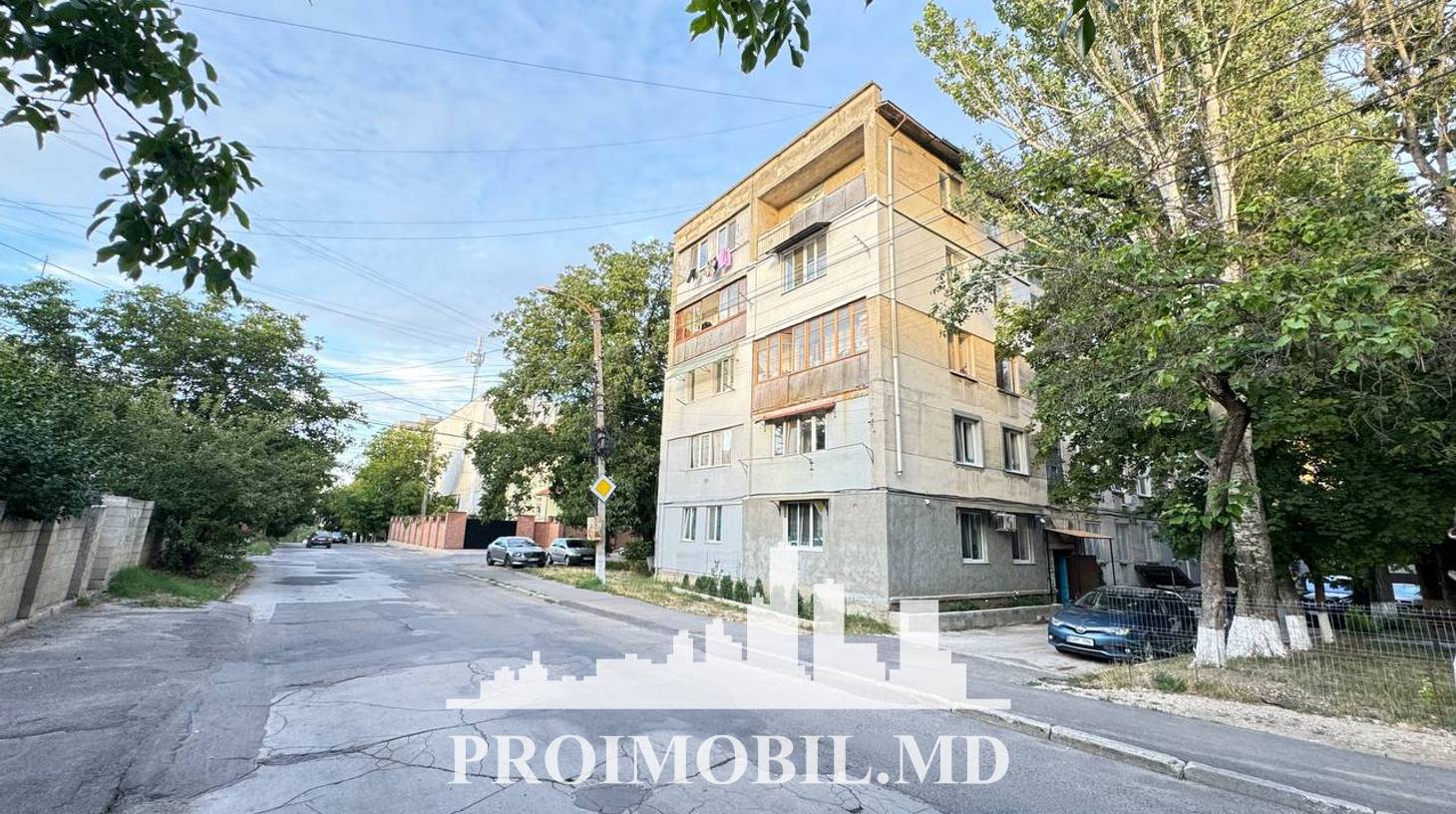 https://images.proimobil.md/aVVjBS9N3goNhfo5RB2nxzJLxAU1fE2l5JPOA9shwH0/watermark:0.75:so:0:30:0.39/resize:fill:1460:816:1/gravity:ce/bG9jYWw6Ly8vZXN0YXRlL2xyLzE1Njk4ZmE1LTZkYTYtNDQ4NC05MWUwLTU0ODEwY2VhZjRlYS5qcGVn