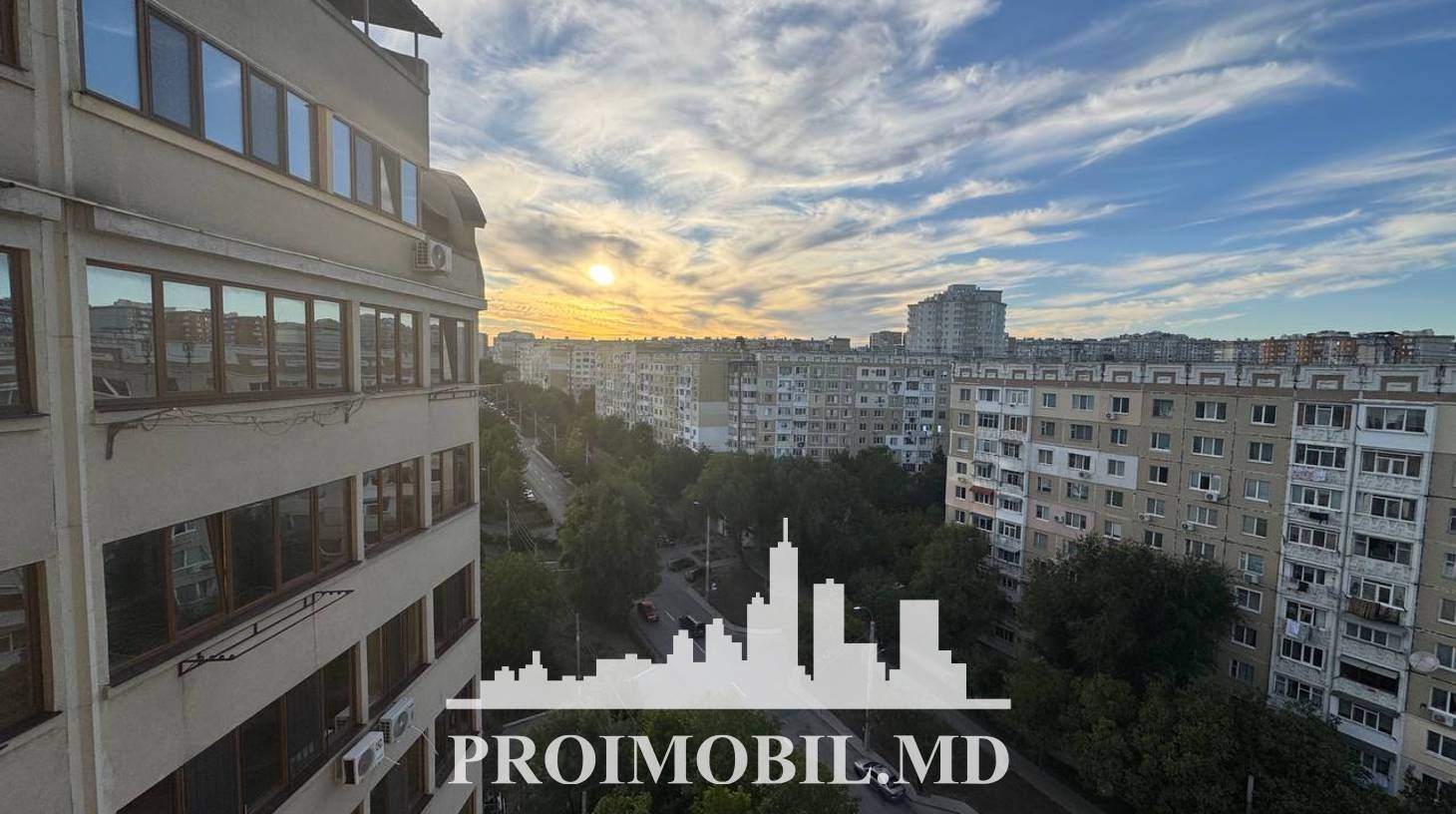 https://images.proimobil.md/aXI-OUdCX3yxx27uBEPWn32KVlUem_PxfuB-KZ0xqWg/watermark:0.75:so:0:30:0.39/resize:fill:1460:816:1/gravity:ce/bG9jYWw6Ly8vZXN0YXRlL2xyLzEzNDllZjc5LWM0YWYtNGRhYi1hM2NlLTQ4OTkzNjA2M2RjYS5qcGVn