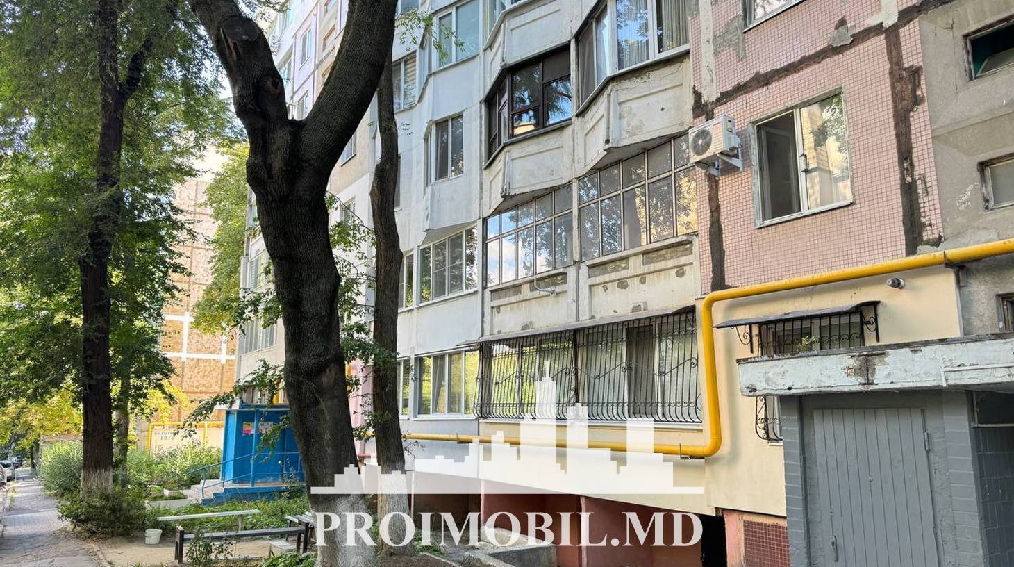 https://images.proimobil.md/aaKIBtdUQ7lVRo0AgdPvzh1V9iFG82CUvSXuzpBkGOM/watermark:0.75:so:0:30:0.39/resize:fill:1460:816:1/gravity:ce/bG9jYWw6Ly8vZXN0YXRlL2xyL2Y1MGUyYTQ1LTRjMWEtNGRlZi05ZGEzLTE4OWE2MDg0MmMwMS5qcGVn