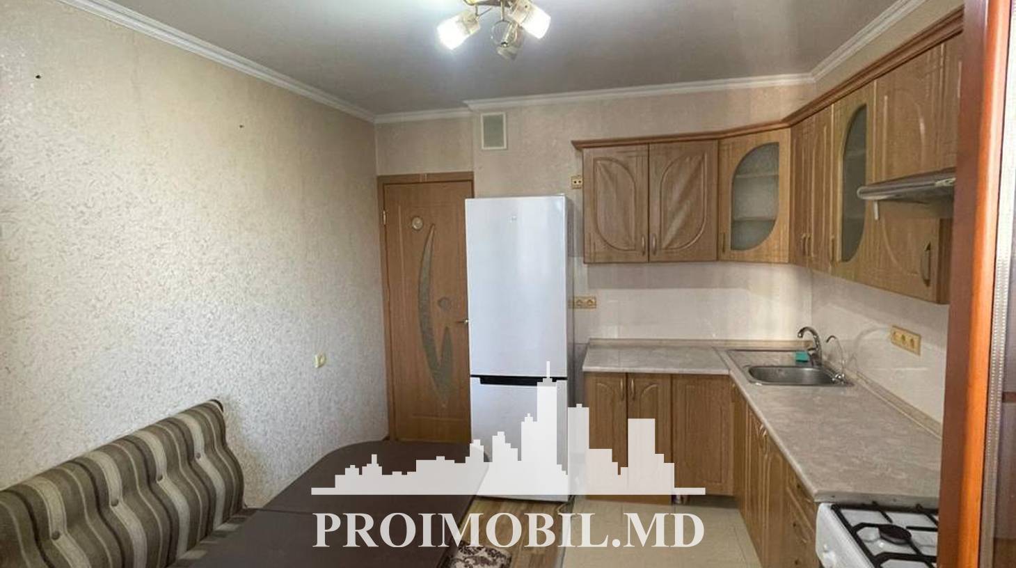 https://images.proimobil.md/aao6bPo85JlS1V9HUzUud7K-OCrwzqzv1oojE5QqyXM/watermark:0.75:so:0:30:0.39/resize:fill:1460:816:1/gravity:ce/bG9jYWw6Ly8vZXN0YXRlL2xyL2M1YzYyNWI3LTE2YTYtNGJiMi05ZGYwLTJiZjlkYWQ5NGIzNy5qcGVn