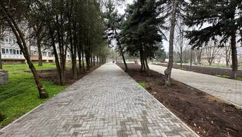 https://images.proimobil.md/ab1fe-ud9VM4byLKTPW8J8A-pQmXmn3xHLTOprA9Cek/resize:fill:350:198:1/gravity:ce/bG9jYWw6Ly8vZXN0YXRlL2xyLzZmNmYyZmI5LTE0NGYtNGQ0OS05Mjk1LTIzNWFlNzMzZDY1ZS5qcGVn