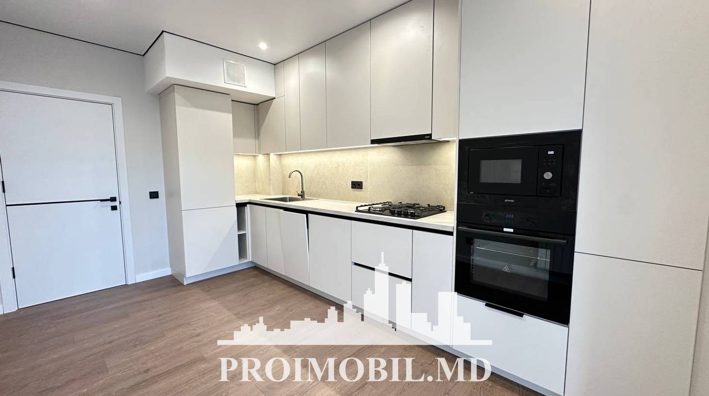 https://images.proimobil.md/abV84RRWcy_Fa4J-WOVqP7ry6n5qAFz21-8PD5WsXL0/watermark:0.75:so:0:30:0.39/resize:fill:1460:816:1/gravity:ce/bG9jYWw6Ly8vZXN0YXRlL2xyL2FlOTVkYjQ0LWFmY2MtNGE2Zi05MDgxLWExODllZDBkNzk2MS5qcGVn