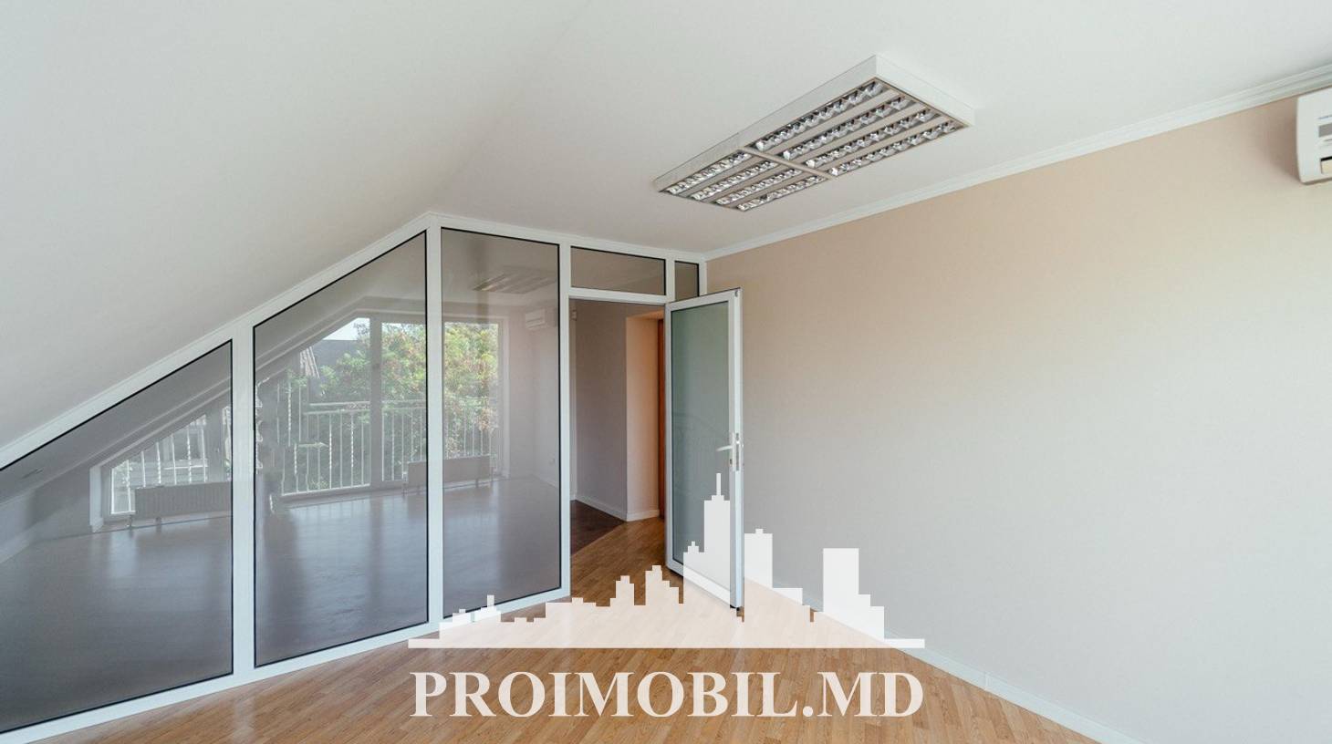 https://images.proimobil.md/acD9cBYUKdgzcCuu_g01Qci3tc3Nx2riUdyhtBs0THM/watermark:0.75:so:0:30:0.39/resize:fill:1460:816:1/gravity:ce/bG9jYWw6Ly8vZXN0YXRlL2xyLzAwZDJiYjI0LTUyMWEtNDBmMi1hNzEyLTBlYzFjOGQ0MDgwYi5qcGVn