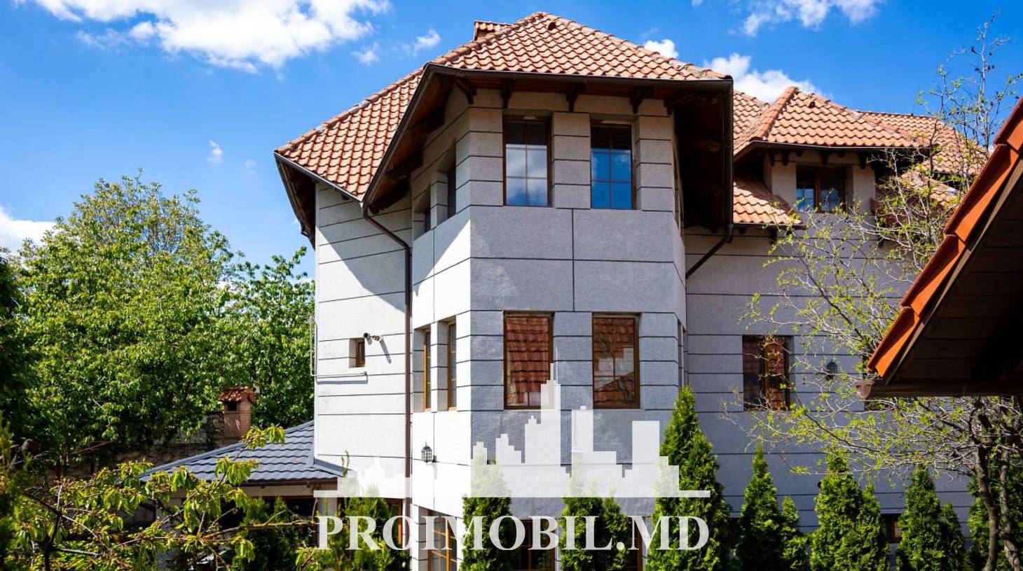 https://images.proimobil.md/acwJR3mWJRSX25fHCyYRanS5CU-1UGAns4UGOeDL8Fo/watermark:0.75:so:0:30:0.39/resize:fill:1460:816:1/gravity:ce/bG9jYWw6Ly8vZXN0YXRlL2xyLzBiZmY1NDA2LTkxYTUtNDBiMy04MzQyLTRkZTZiOTMzZmExMS5qcGVn