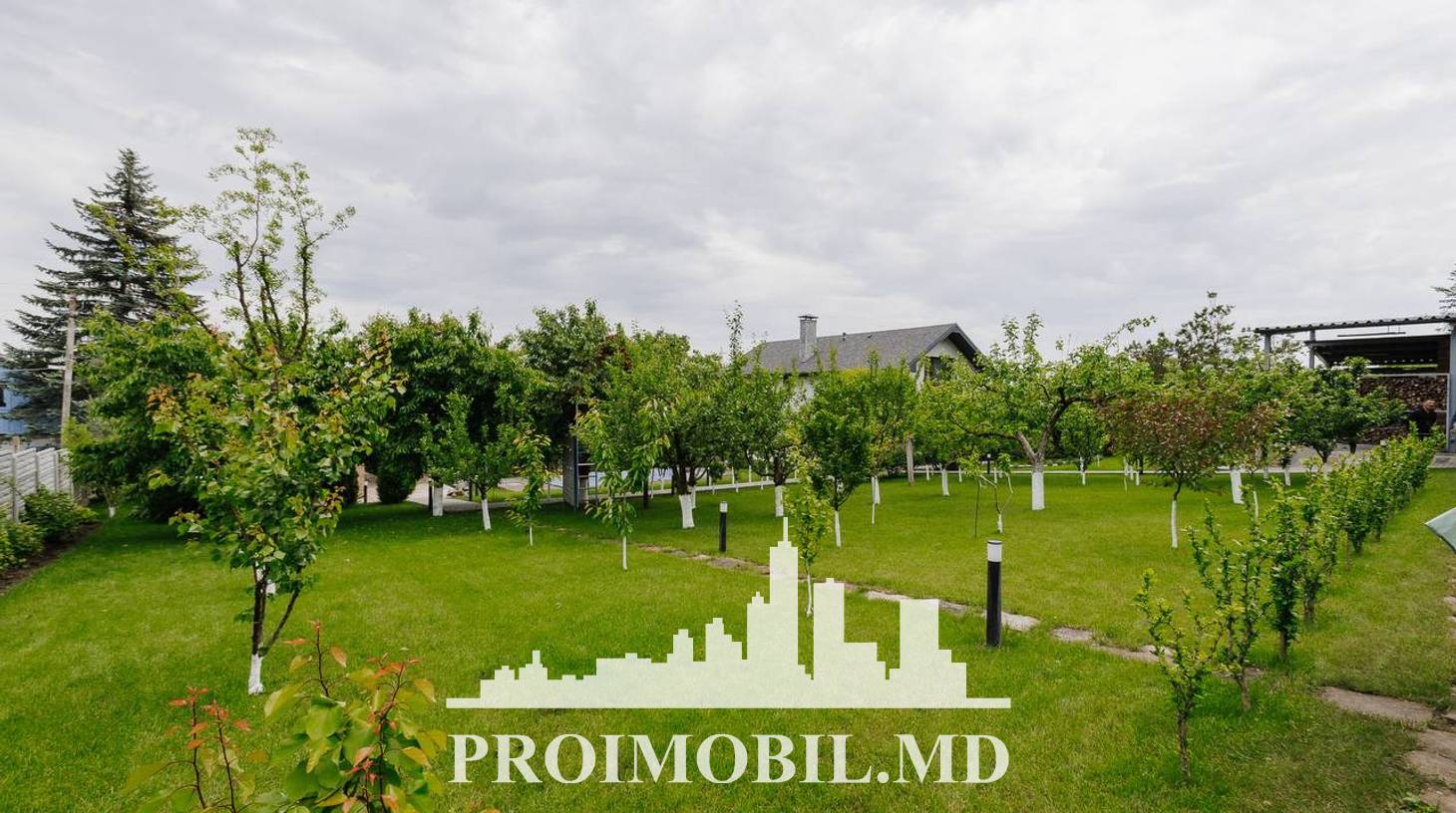https://images.proimobil.md/aiL5Yi132CIH0na4a_M6J1GsGJxvZUdSHU10mNG15ig/watermark:0.75:so:0:30:0.39/resize:fill:1460:816:1/gravity:ce/bG9jYWw6Ly8vZXN0YXRlL2xyL2FhMjU4OTQ4LTQzMmItNDg4Ni1hYmNhLTU5NzYwNTM4NzgxYi5qcGVn