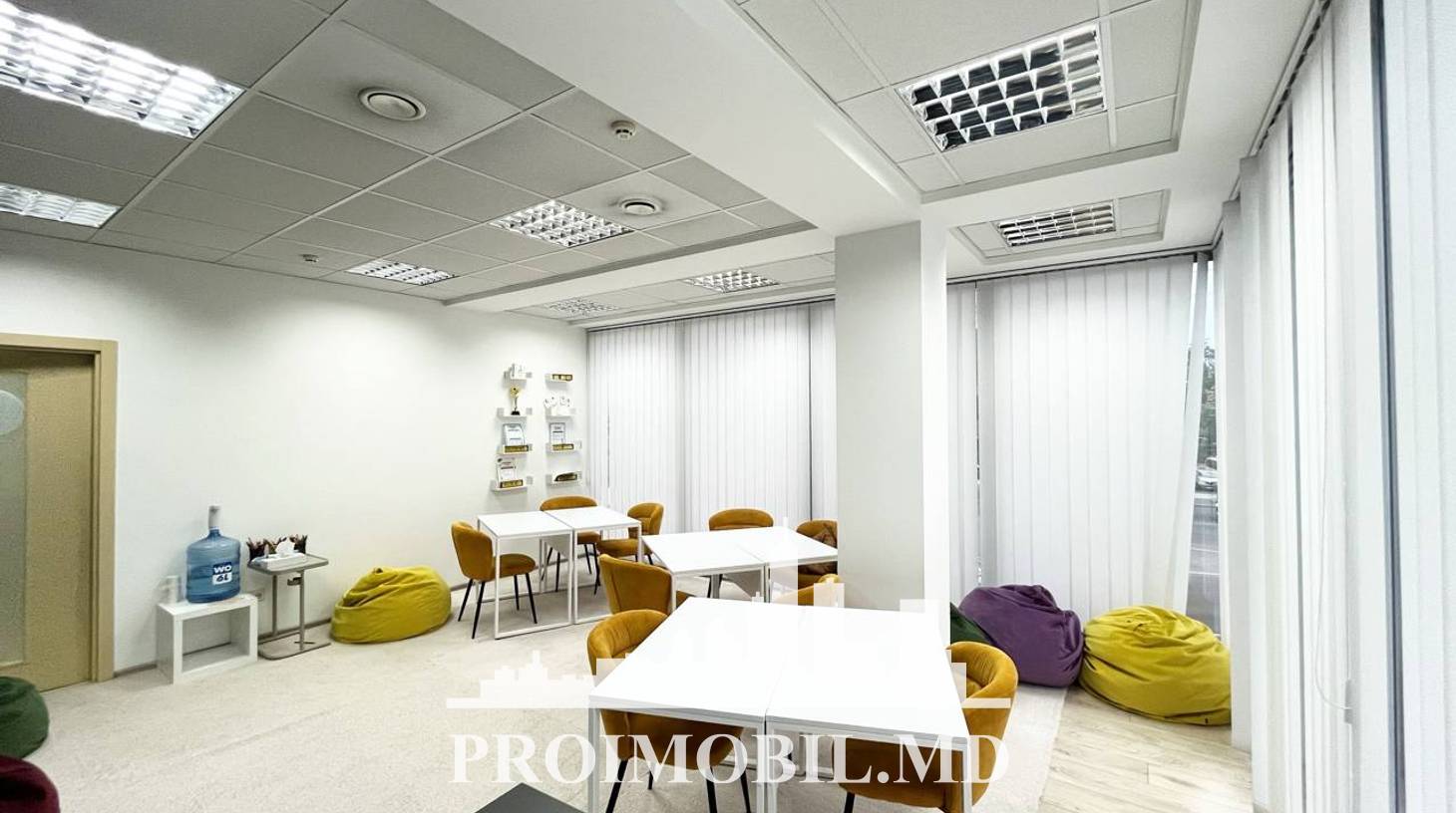 https://images.proimobil.md/aoqdHX4WFzhl9X_4kTgrZGlRAPG0yaF2BG9PINGK3V8/watermark:0.75:so:0:30:0.39/resize:fill:1460:816:1/gravity:ce/bG9jYWw6Ly8vZXN0YXRlL2xyLzhmYjcxZDE4LTkxNDEtNDY5ZC1hNThkLWRlZTc1NTQzNzNiNS5qcGVn