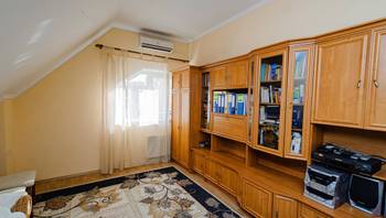 https://images.proimobil.md/ashyd6WjYGnga_CzWNL-e5ZvgQAjYZ6TVZbjcao6S1Y/resize:fill:350:198:1/gravity:ce/bG9jYWw6Ly8vZXN0YXRlL2xyLzI4YjQ1OTQ0LTM1ZWUtNGYzZC1iMjMyLTBjOWE4MGY1MDBjZS5qcGVn