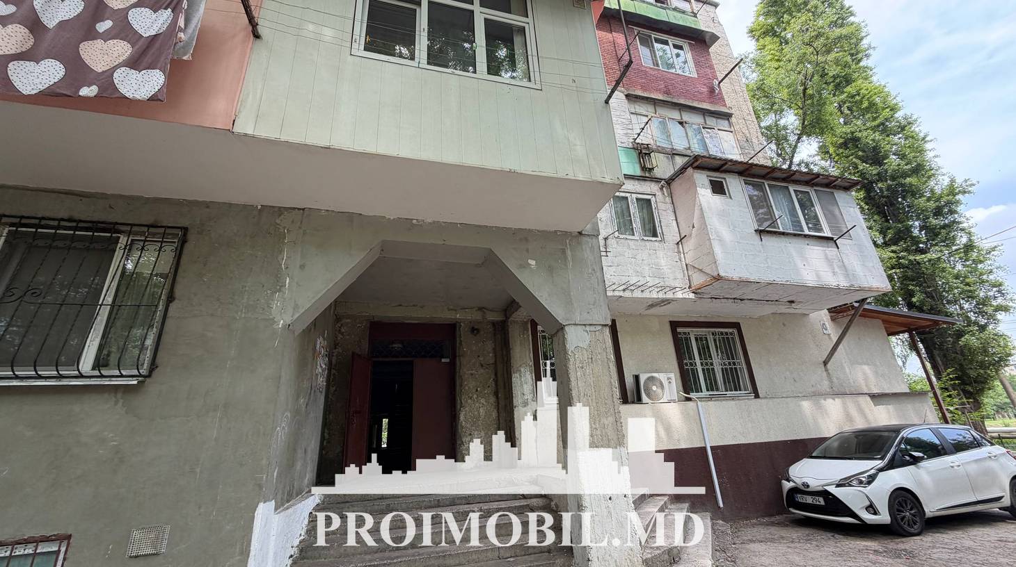 https://images.proimobil.md/aw0C7nMP_ZSbvQxc__O4S4n2lIqove1KrT3JKjjuj8g/watermark:0.75:so:0:30:0.39/resize:fill:1460:816:1/gravity:ce/bG9jYWw6Ly8vZXN0YXRlL2xyLzM4OGRlMTNkLTUyNjQtNGZlYi1iZTEyLWYzNDA1ZWNmMjYwMS5qcGVn